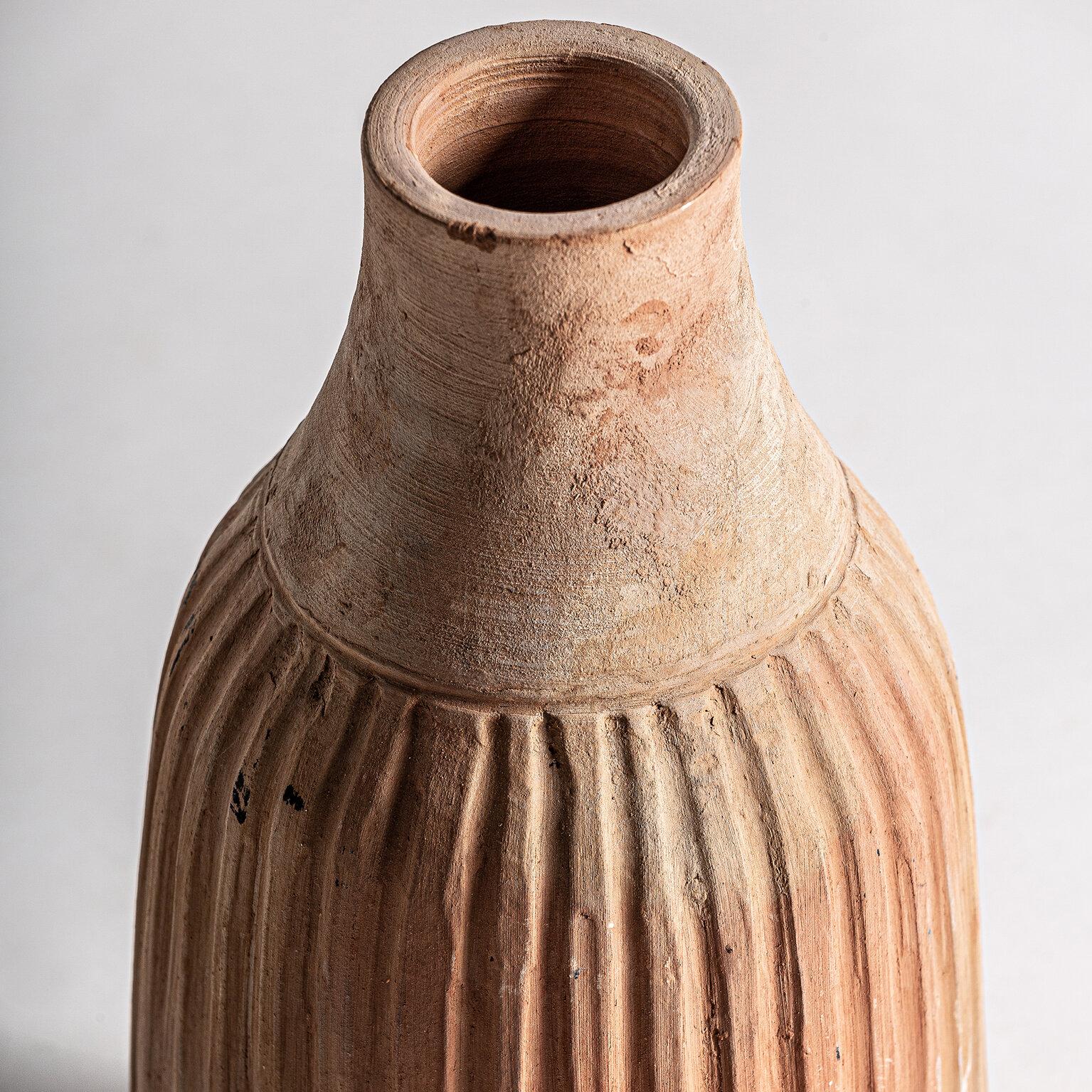 Alternative view of VICAL - JARRÓN AIKE