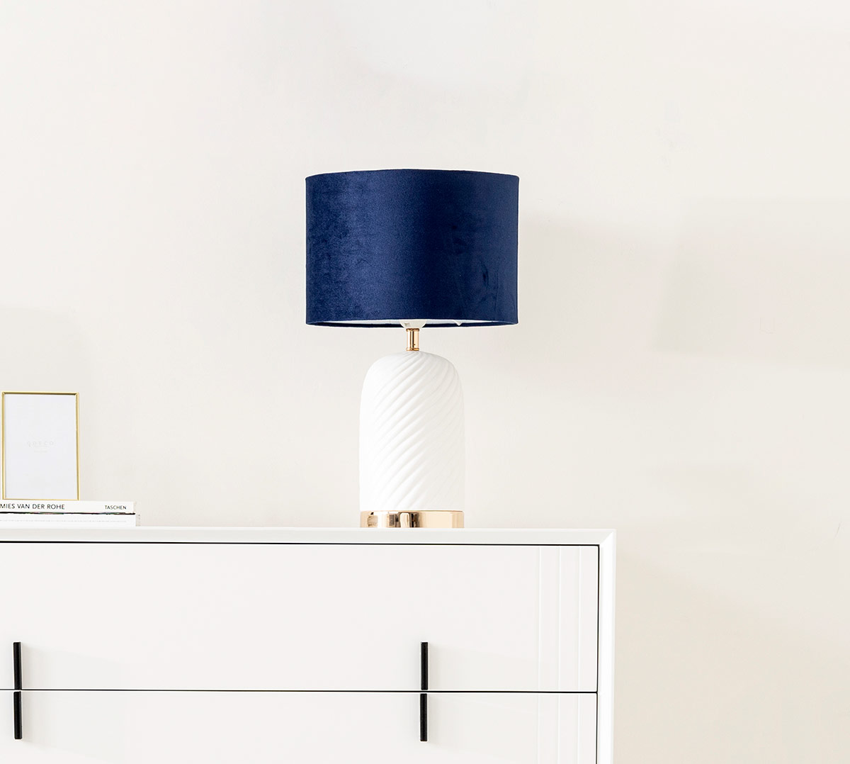 Alternative view of GDECO - LÁMPARA CERÁMICA PANTALLA TERCIOPELO AZUL 58*28*28CM