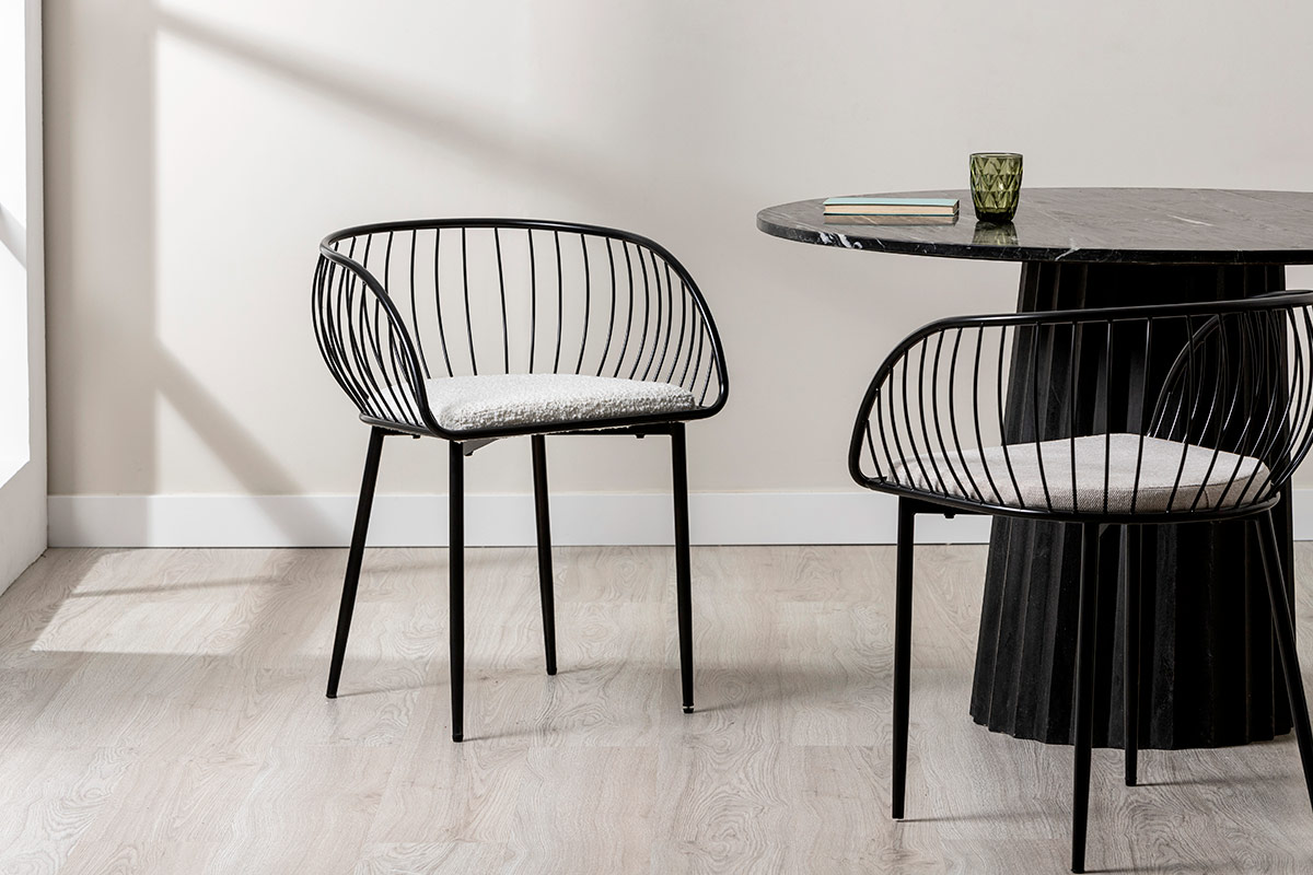 GDECO - SILLA DE ASIENTO EN TERCIOPELO BLANCO Y ESTRUCTURA NEGRO 80*55*57 CM