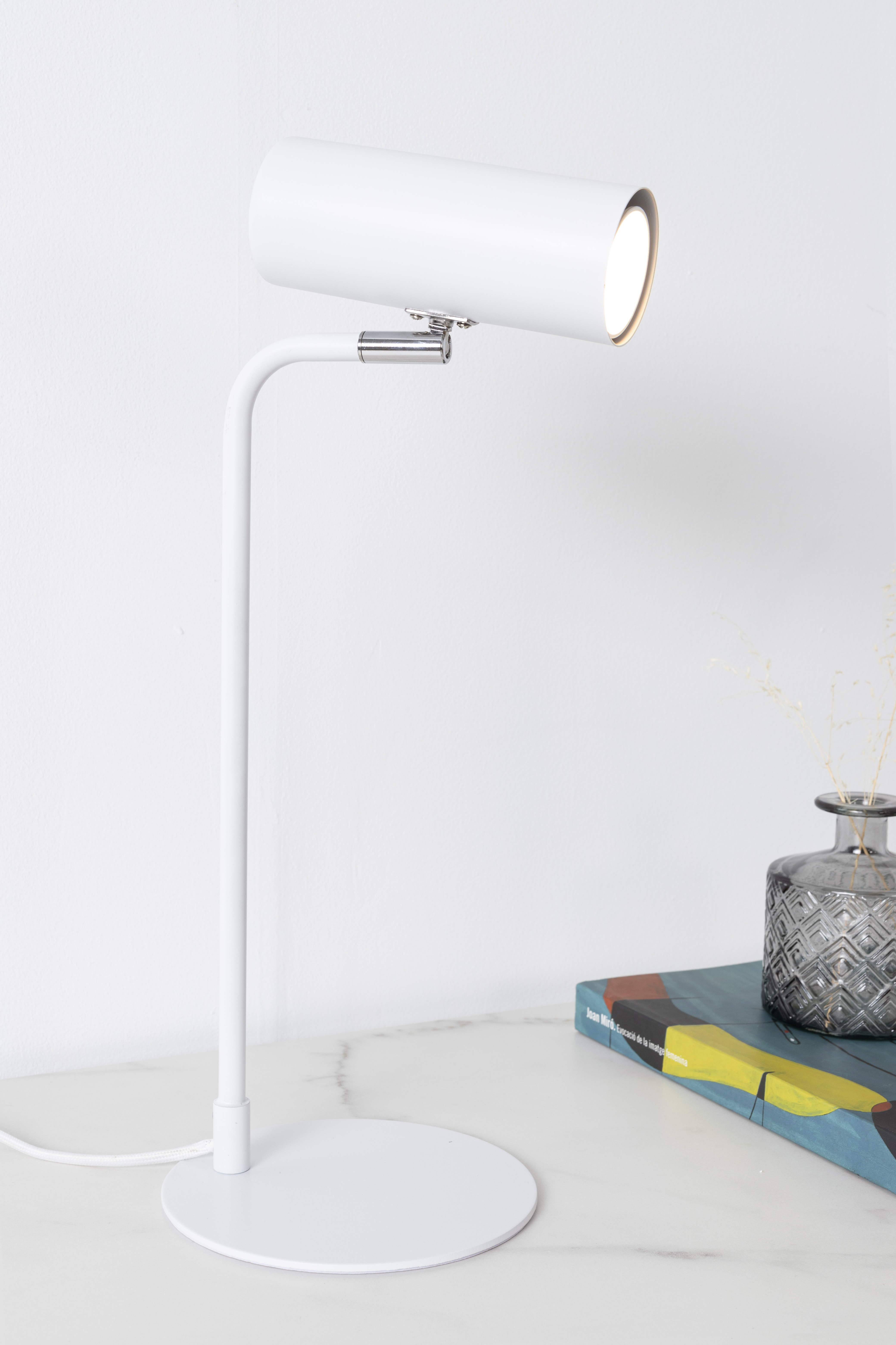 GDECO - LÁMPARA DE SOBREMESA DE METAL BLANCO 17*16*43 CM - Imagen 4