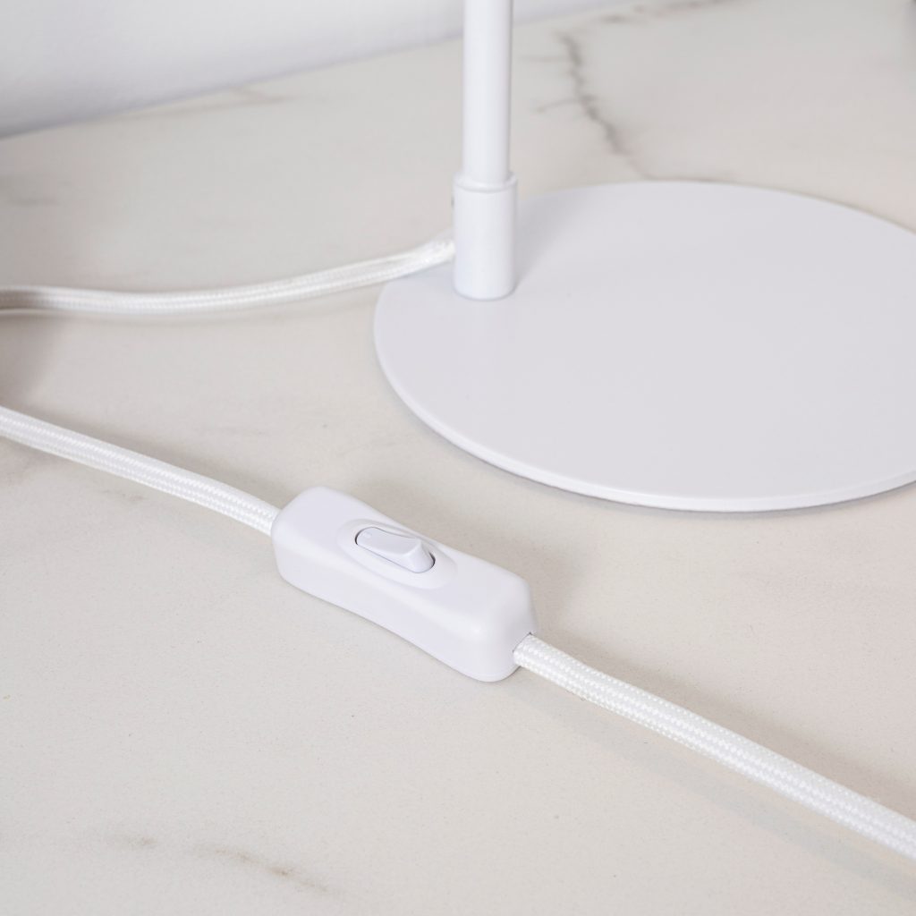 Alternative view of GDECO - LÁMPARA DE SOBREMESA DE METAL BLANCO 17*16*43 CM