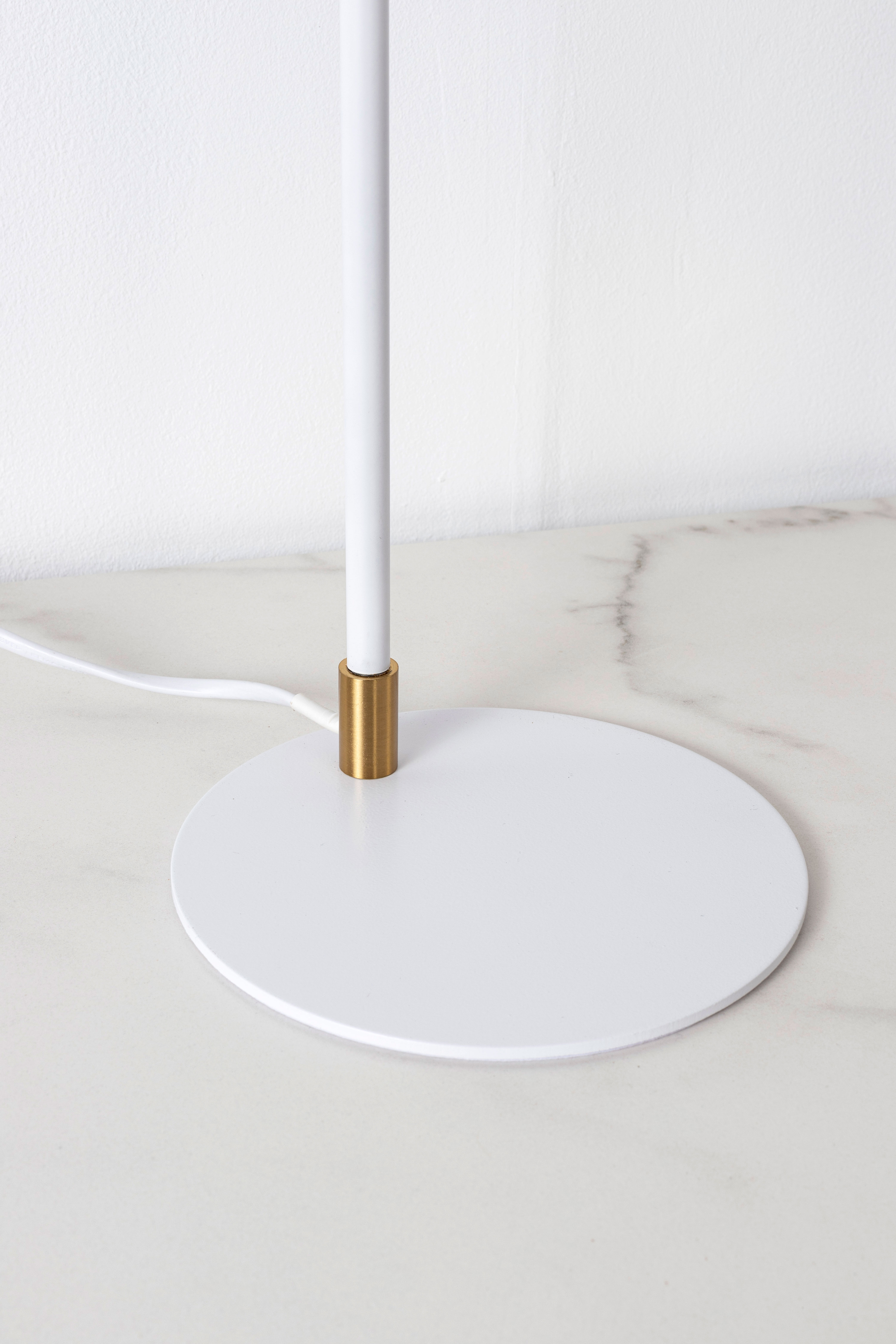 GDECO - LAMPARA DE SOBREMESA DE METAL BLANCO. 30*16*45 CM - Imagen 3