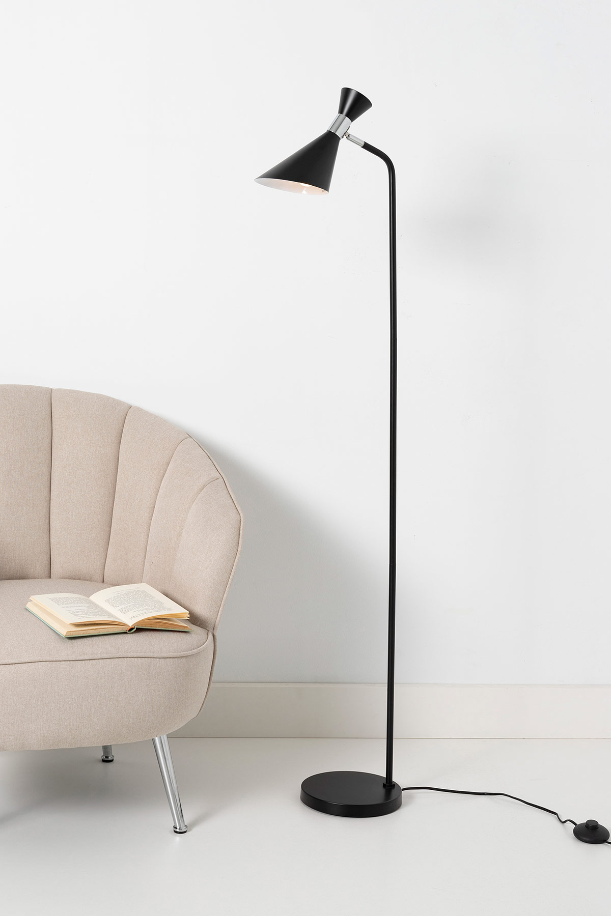 GDECO - LÁMPARA DE SUELO DE METAL BLANCO. 28*20,5*140 CM - Imagen 3