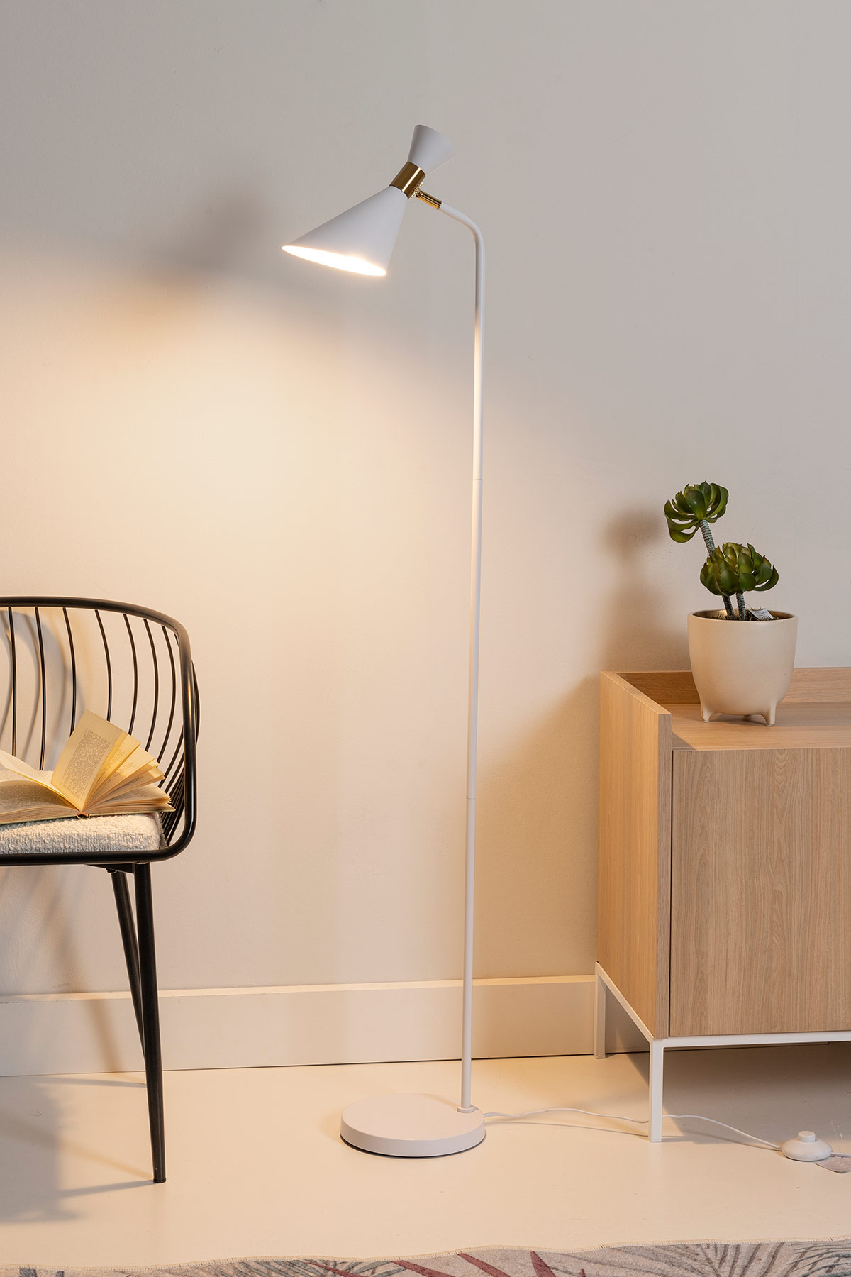 Alternative view of GDECO - LÁMPARA DE SUELO DE METAL NEGRO.  28*20,5*140 CM