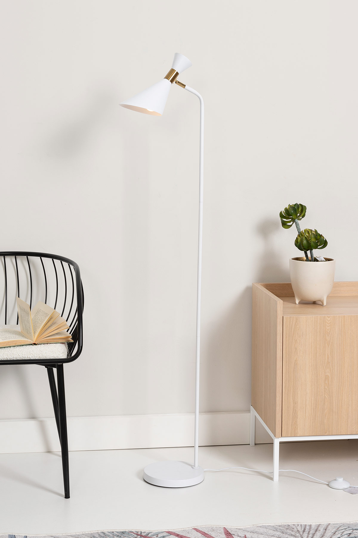 GDECO - LÁMPARA DE SUELO DE METAL NEGRO. 28*20,5*140 CM - Imagen 3