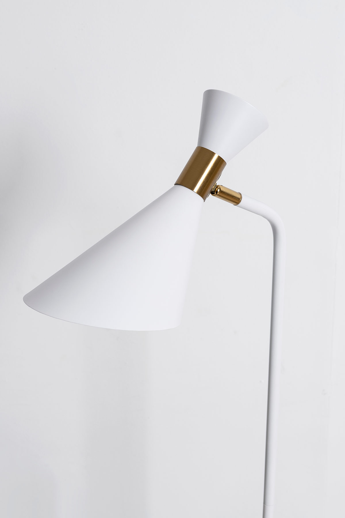 GDECO - LÁMPARA DE SUELO DE METAL NEGRO. 28*20,5*140 CM - Imagen 4