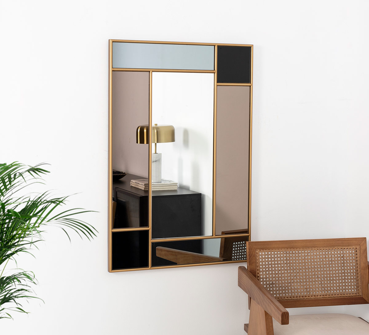 Alternative view of GDECO - ESPEJO CON MARCO DE CRISTAL NEGRO Y ORO 60x90x2,5cm