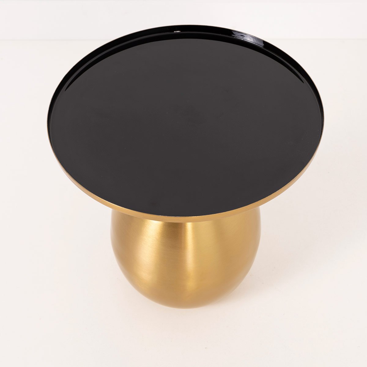 Alternative view of GDECO - MESA AUXILIAR 52*40*40 CM. METAL DORADO GALVANIZADO, TAPA ESMALTADO NEGRO