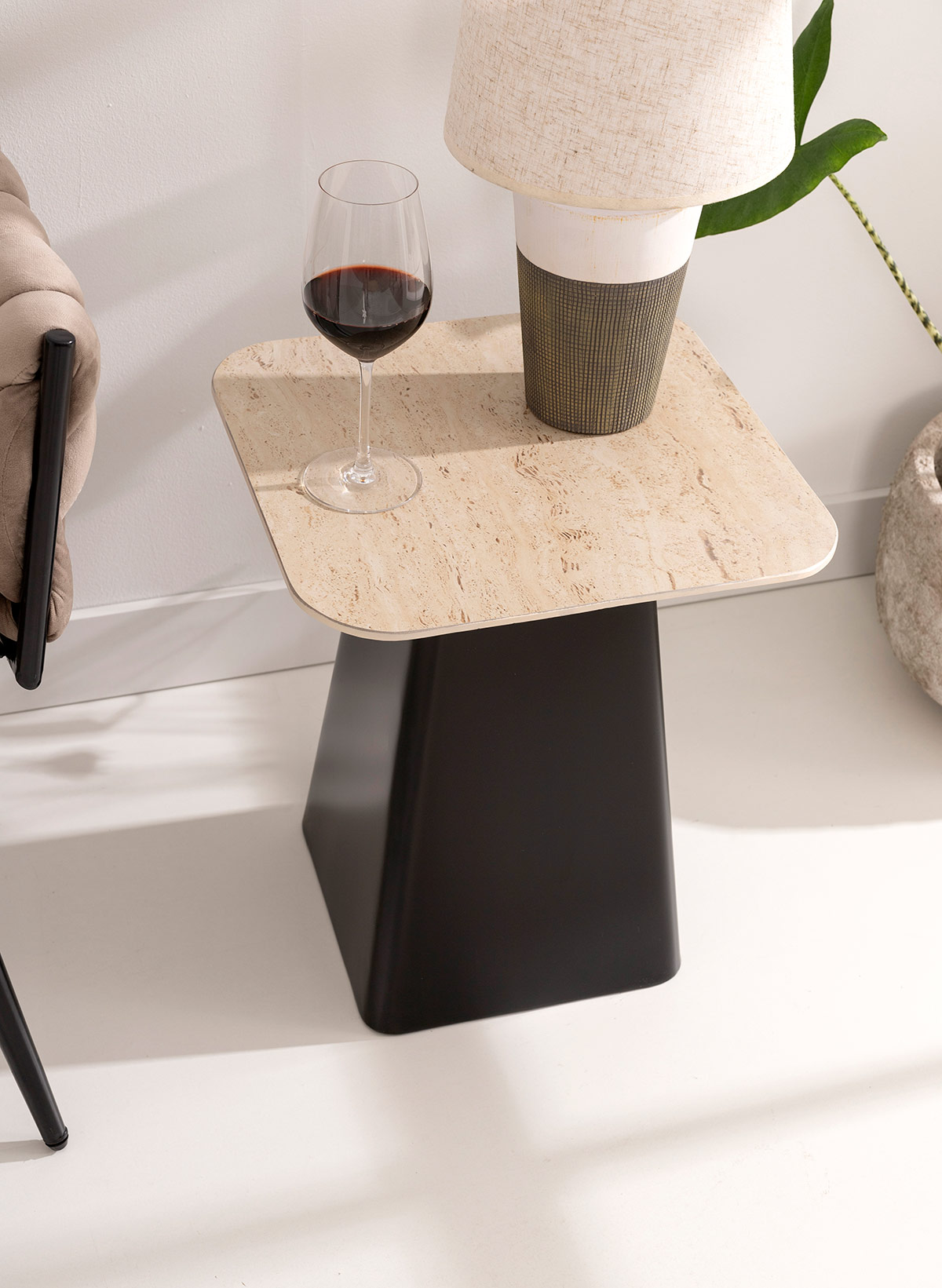 Alternative view of GDECO - MESA AUXILIAR 47*40*40 CM. BASE METAL NEGRO Y TAPA MARMOL TRAVERTINO