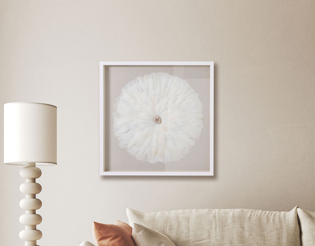 Alternative view of GDECO - CUADRO VITRINA 80*80 CM, MARCO BLANCO CON PLUMAS Y PIEDRA CRISTAL