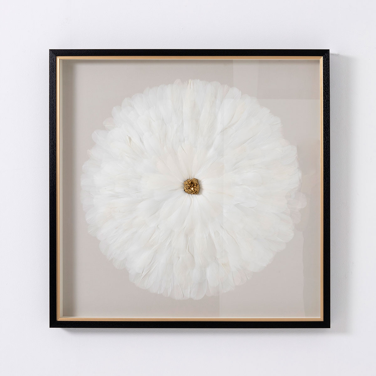 GDECO - CUADRO VITRINA 80*80 CM, MARCO NEGRO Y DORADO, PLUMAS BLANCAS - Imagen 4