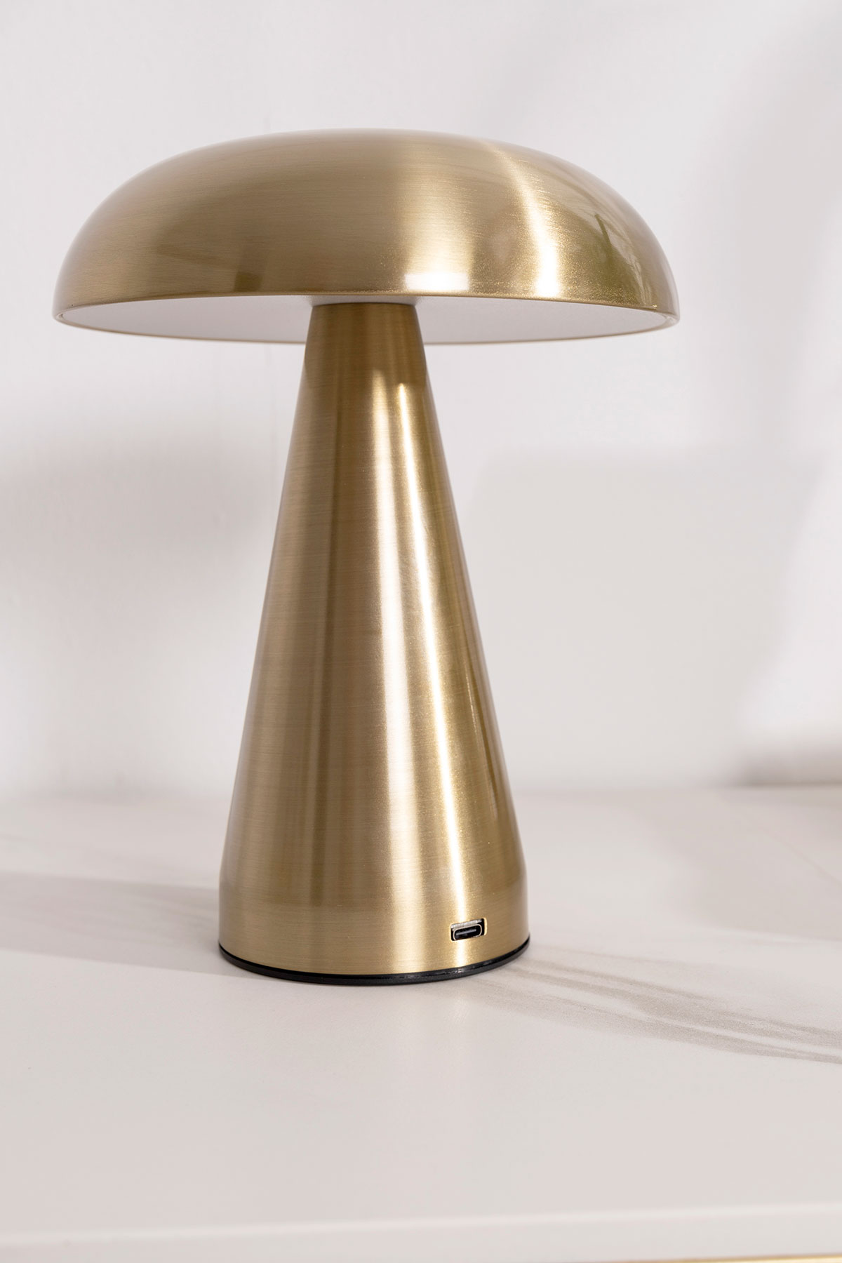 Alternative view of GDECO - LÁMPARA PORTATIL METAL DORADO, RECARGABLE CON CABLE USB. 21*19 CM (4 POSICIONES LUZ)