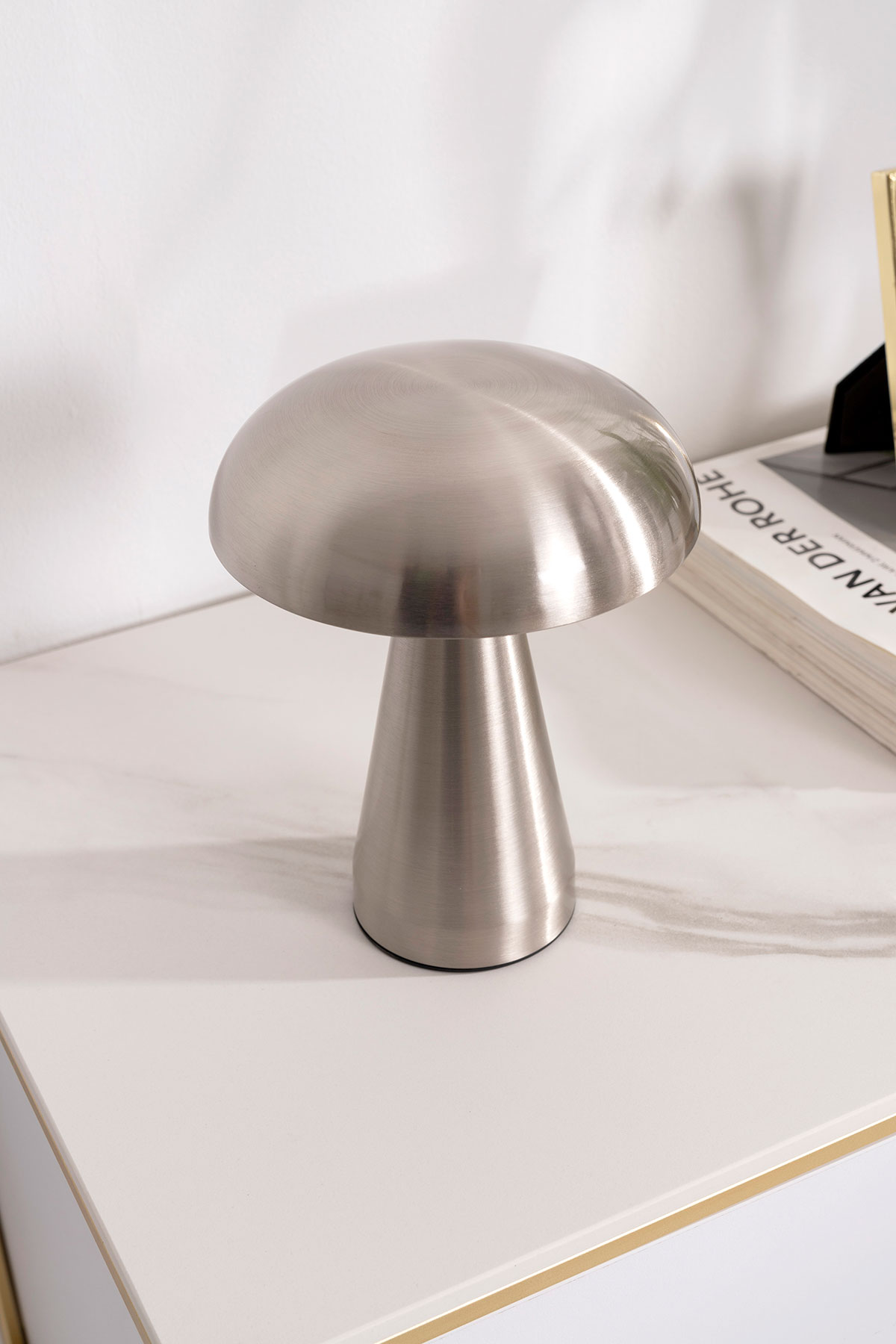 GDECO - LÁMPARA PORTATIL METAL PLATA, RECARGABLE CON CABLE USB. 21*19 CM (4 POSICIONES LUZ) - Imagen 3