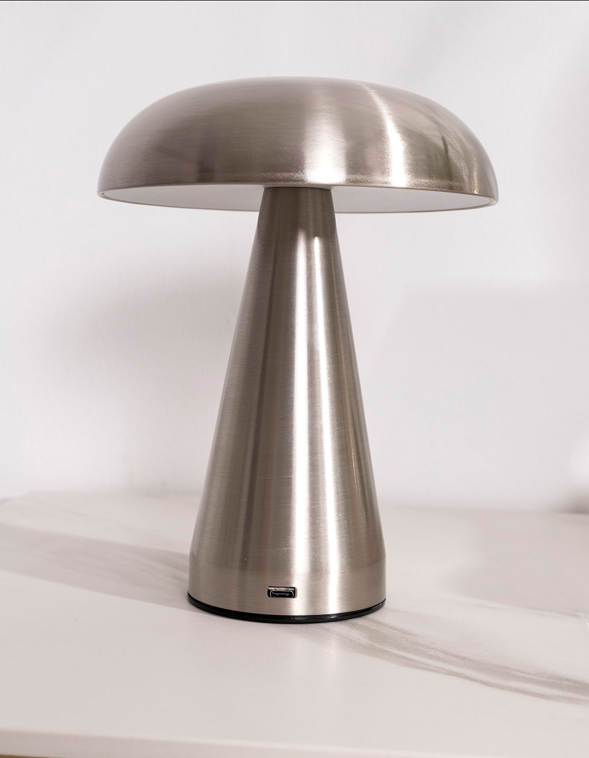 GDECO - LÁMPARA PORTATIL METAL PLATA, RECARGABLE CON CABLE USB. 21*19 CM (4 POSICIONES LUZ)