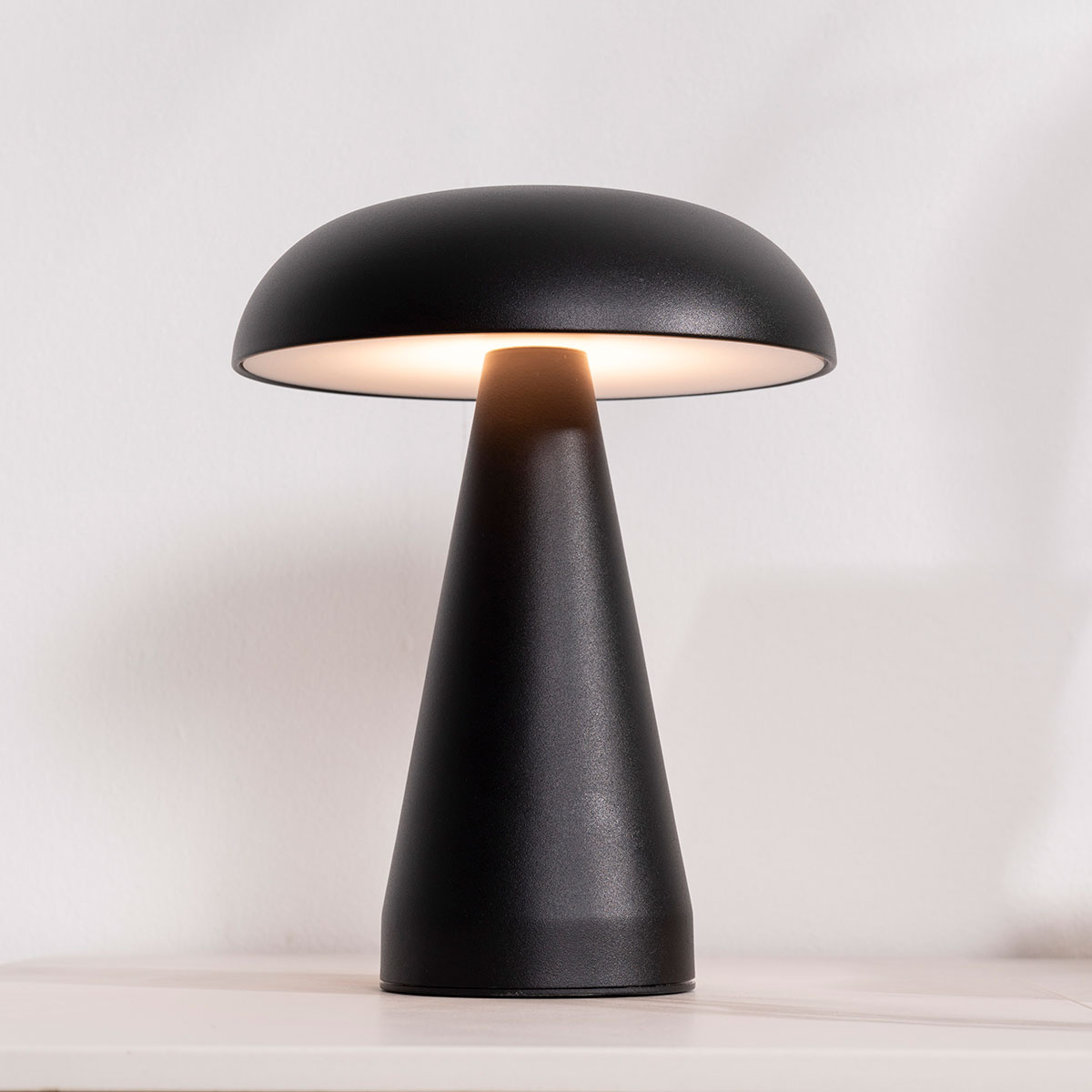 GDECO - LÁMPARA PORTATIL METAL NEGRO, RECARGABLE CON CABLE USB. 21*19 CM (4 POSICIONES LUZ) - Imagen 3