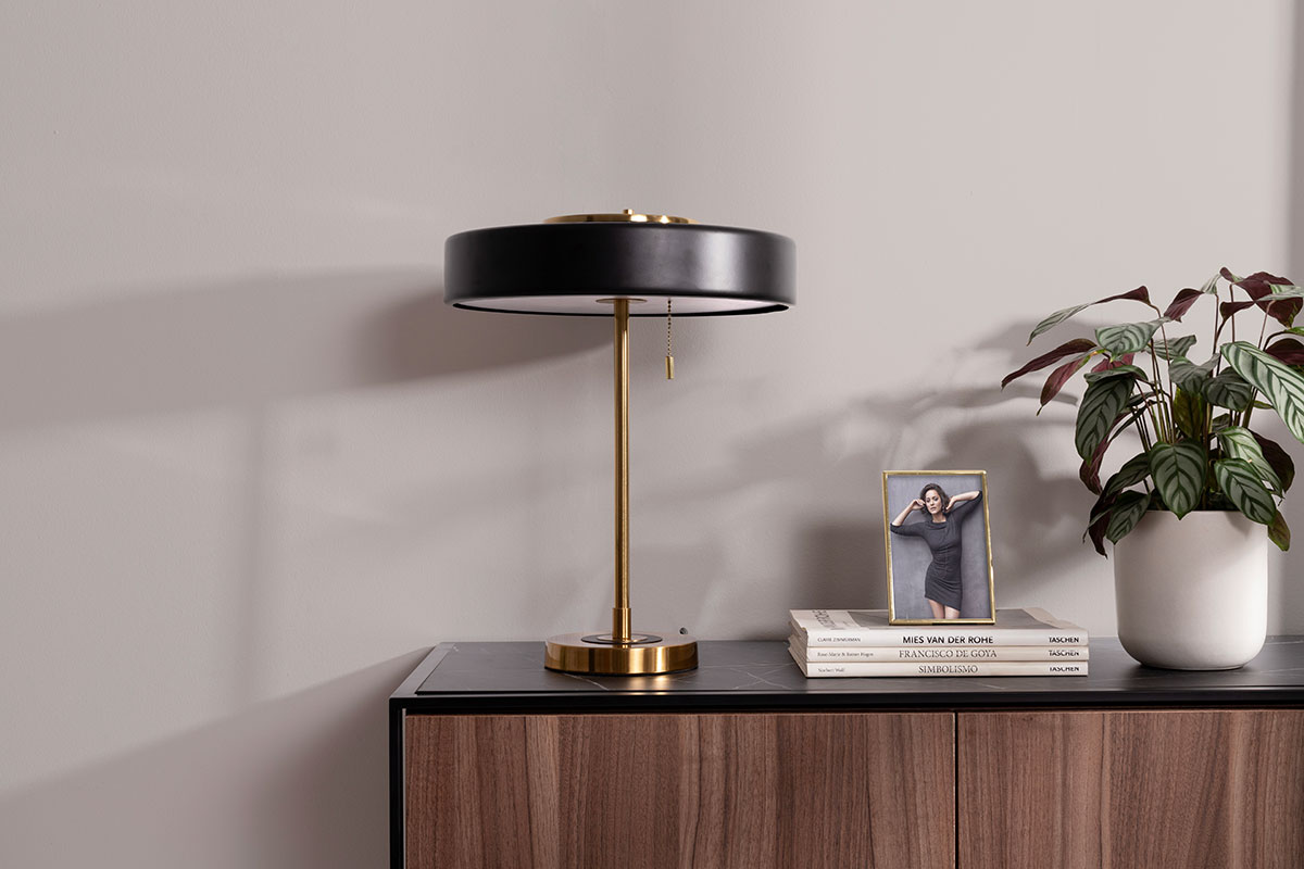 GDECO - LÁMPARA ESCRITORIO 42*35 CM, PANTALLA NEGRO MATE, PIE DORADO - Imagen 4