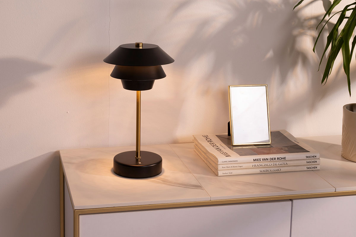 GDECO - LÁMPARA PORTATIL POUL NEGRO Y DORADO. 31*17 CM - Imagen 3