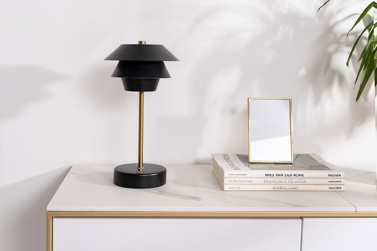 GDECO - LÁMPARA PORTATIL POUL NEGRO Y DORADO. 31*17 CM