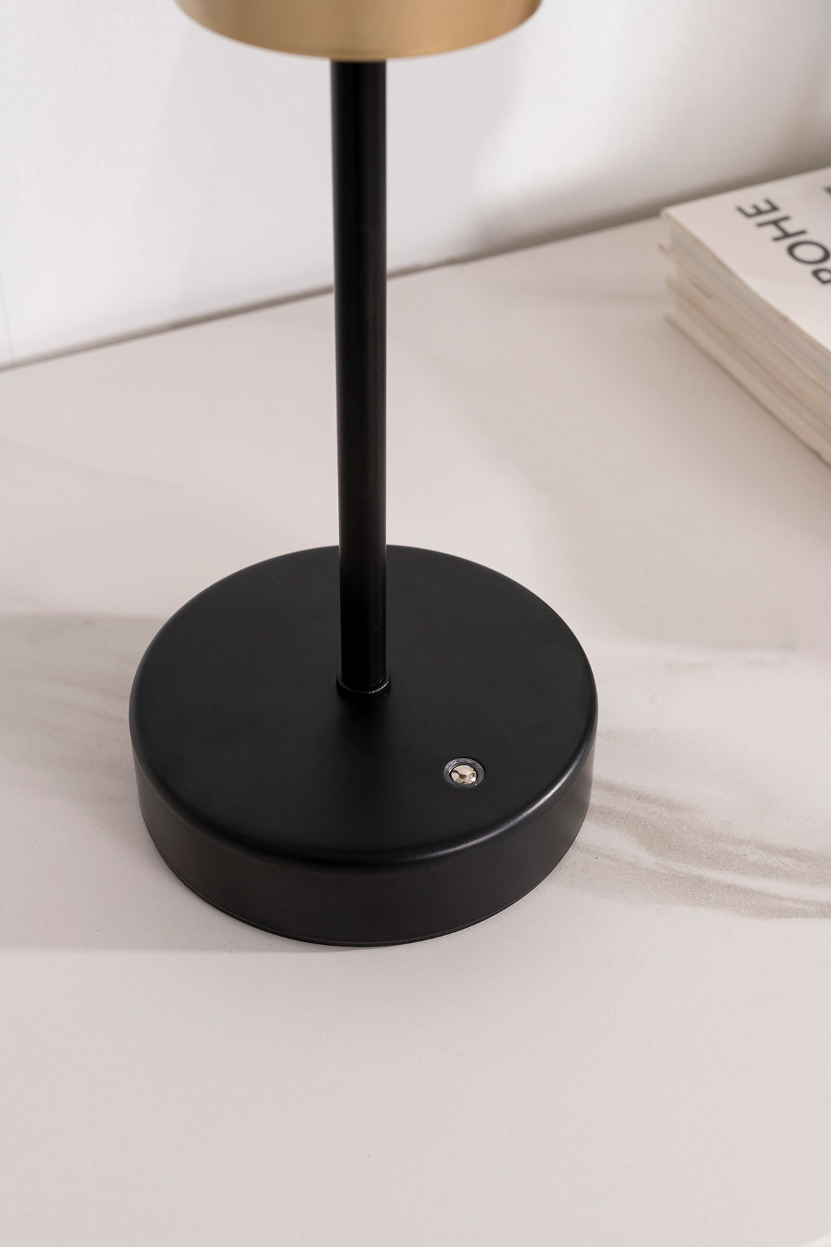 GDECO - LÁMPARA PORTATIL POUL DORADO Y NEGRO. 31*17 CM