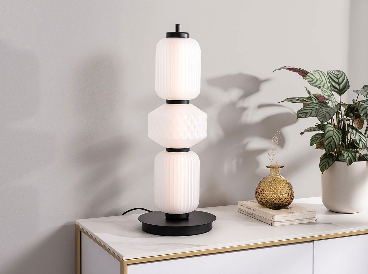 GDECO - LÁMPARA SOBREMESA BOHEME. CRISTAL TALLADO BLANCO MATE Y BASE NEGRA - Imagen 3