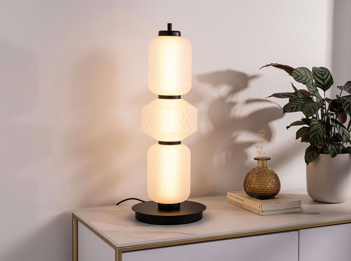 Alternative view of GDECO - LÁMPARA SOBREMESA BOHEME. CRISTAL TALLADO BLANCO MATE Y BASE NEGRA