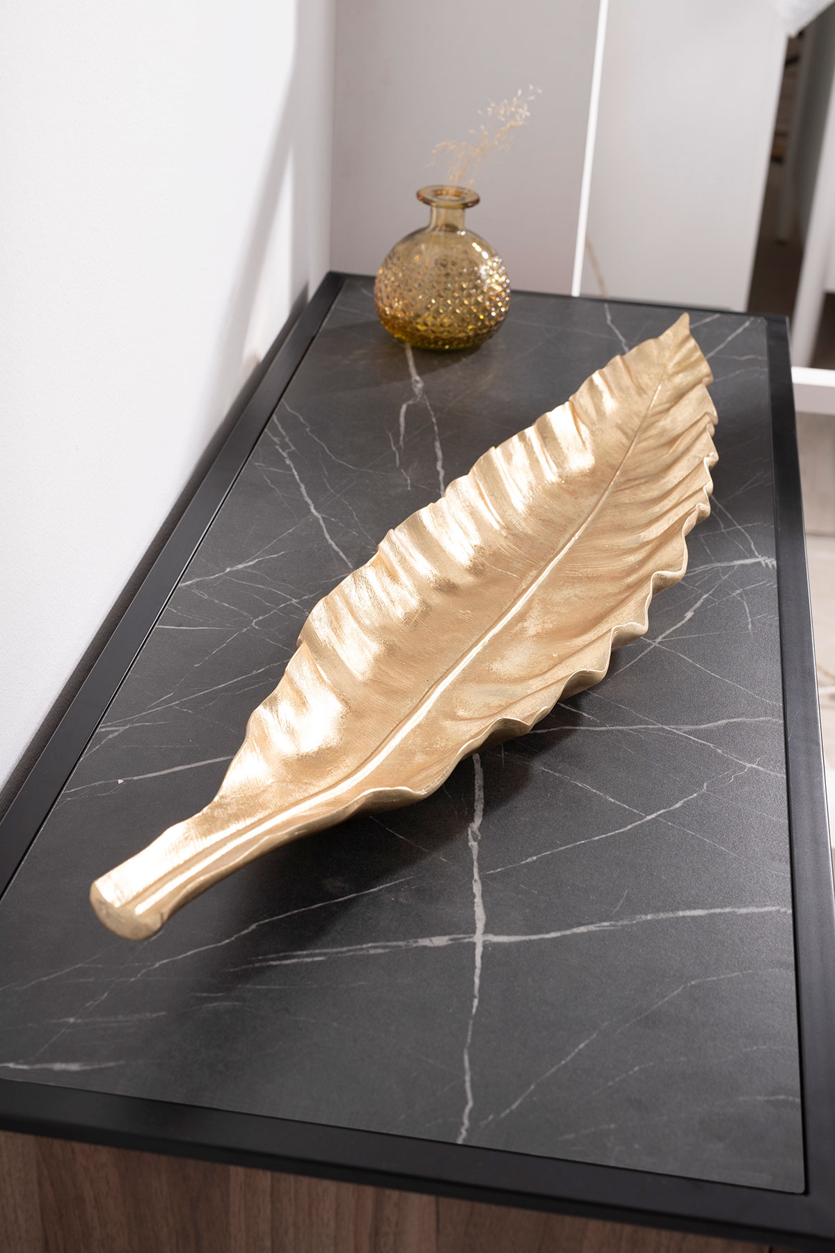 GDECO - Centro polyresina. Hoja dorada. 77x7x18cm