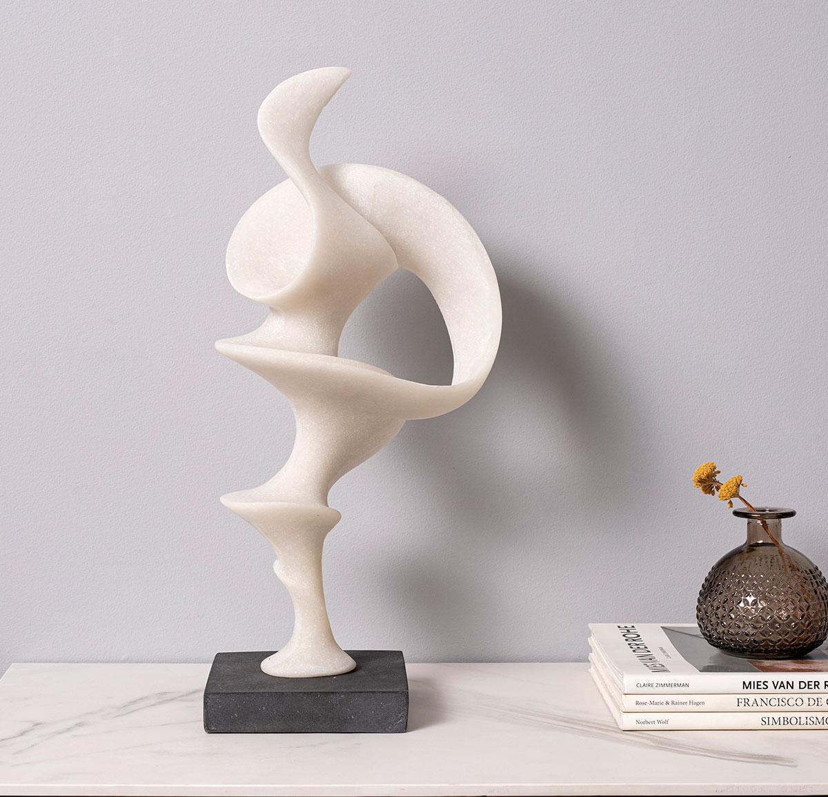 GDECO - Escultura polyresina efecto piedra blanca, base negro. 22x52x16cm - Imagen 3