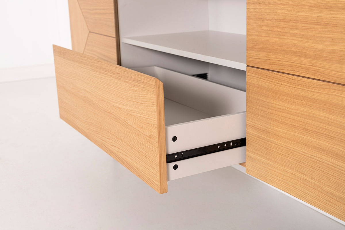 Alternative view of GDECO - MUEBLE TV KALMAR. CHAPA DE ROBLE NATURAL Y MELAMINA AQUAMARINA.
PATAS METAL NEGRO.