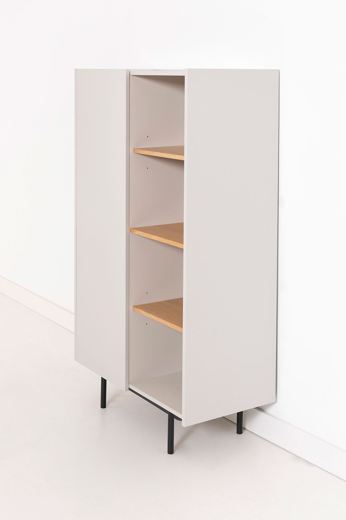 Alternative view of GDECO - VITRINA POL. LACADO GRIS PIEDRA Y CHAPA DE ROBLE. PATAS METAL NEGRO