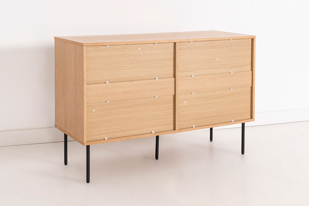 GDECO - CÓMODA NELA 6 CAJ. CHAPA DE ROBLE Y DM NEGRO. 
PATAS METAL NEGRO.