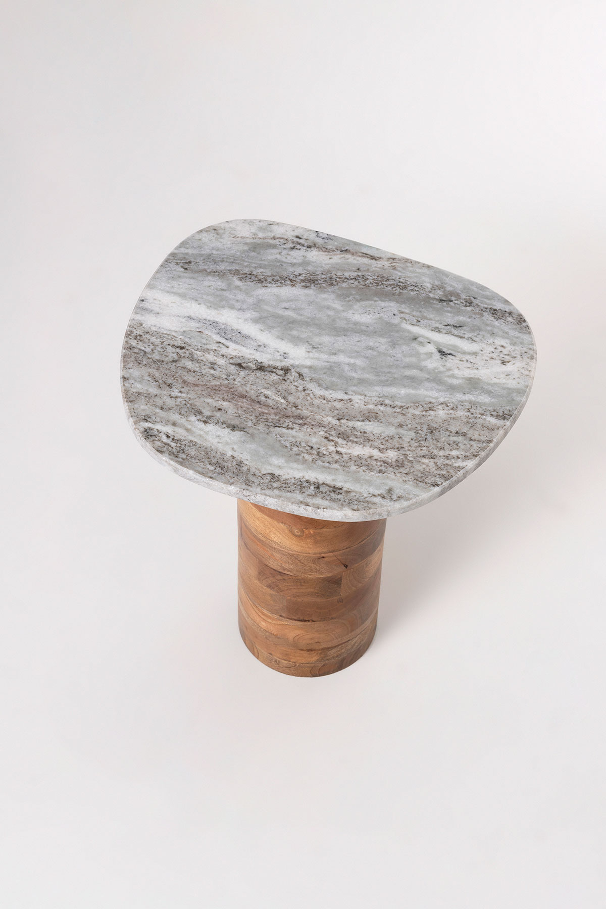 Alternative view of GDECO - MESA AUXILIAR BASE MADERA Y TAPA DE MÁRMOL. 41*44*37 CM