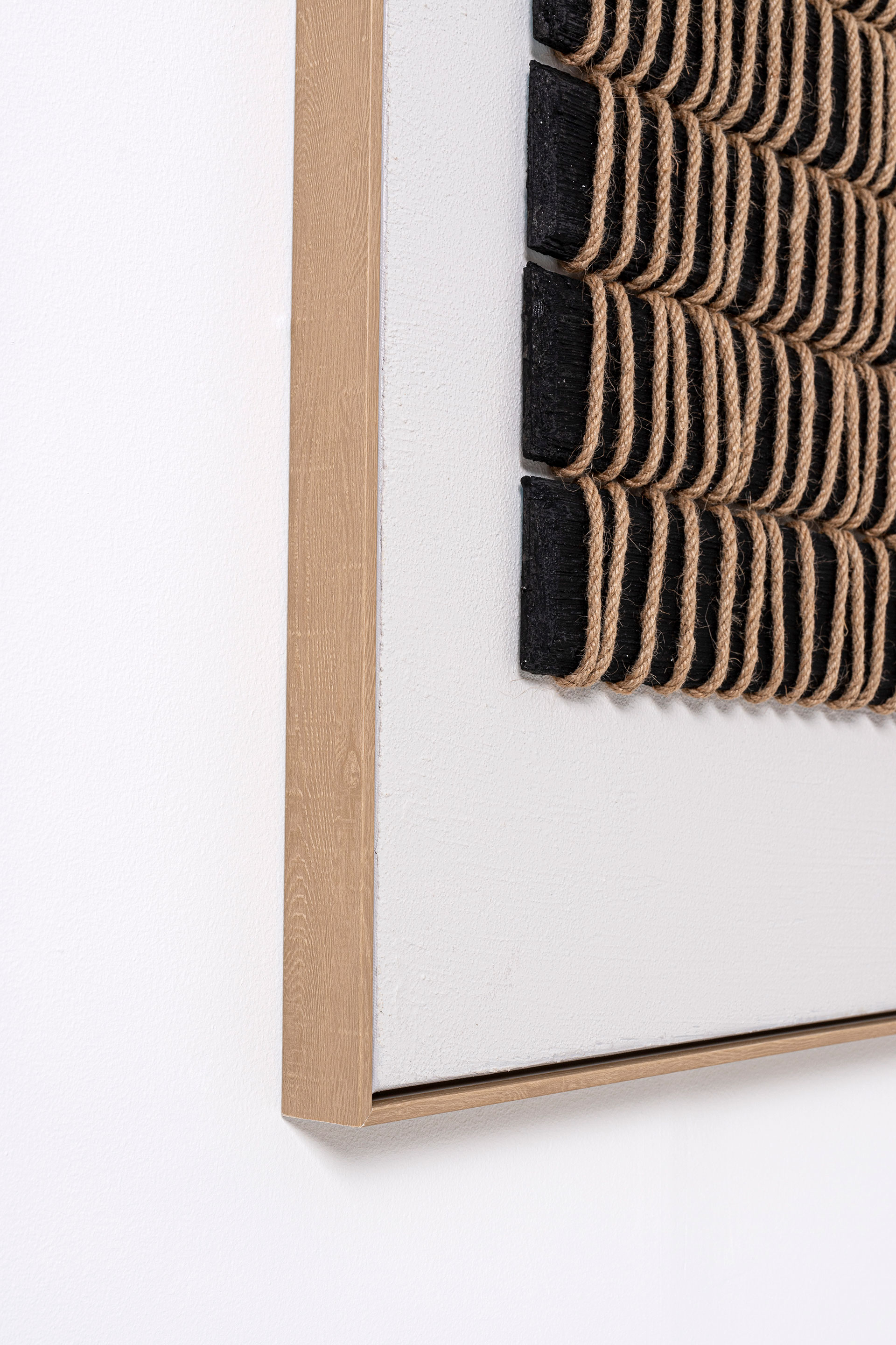 Alternative view of GDECO - CUADRO OLEO 80*120 CM. MARCO MADERA, FONDO NEGRO