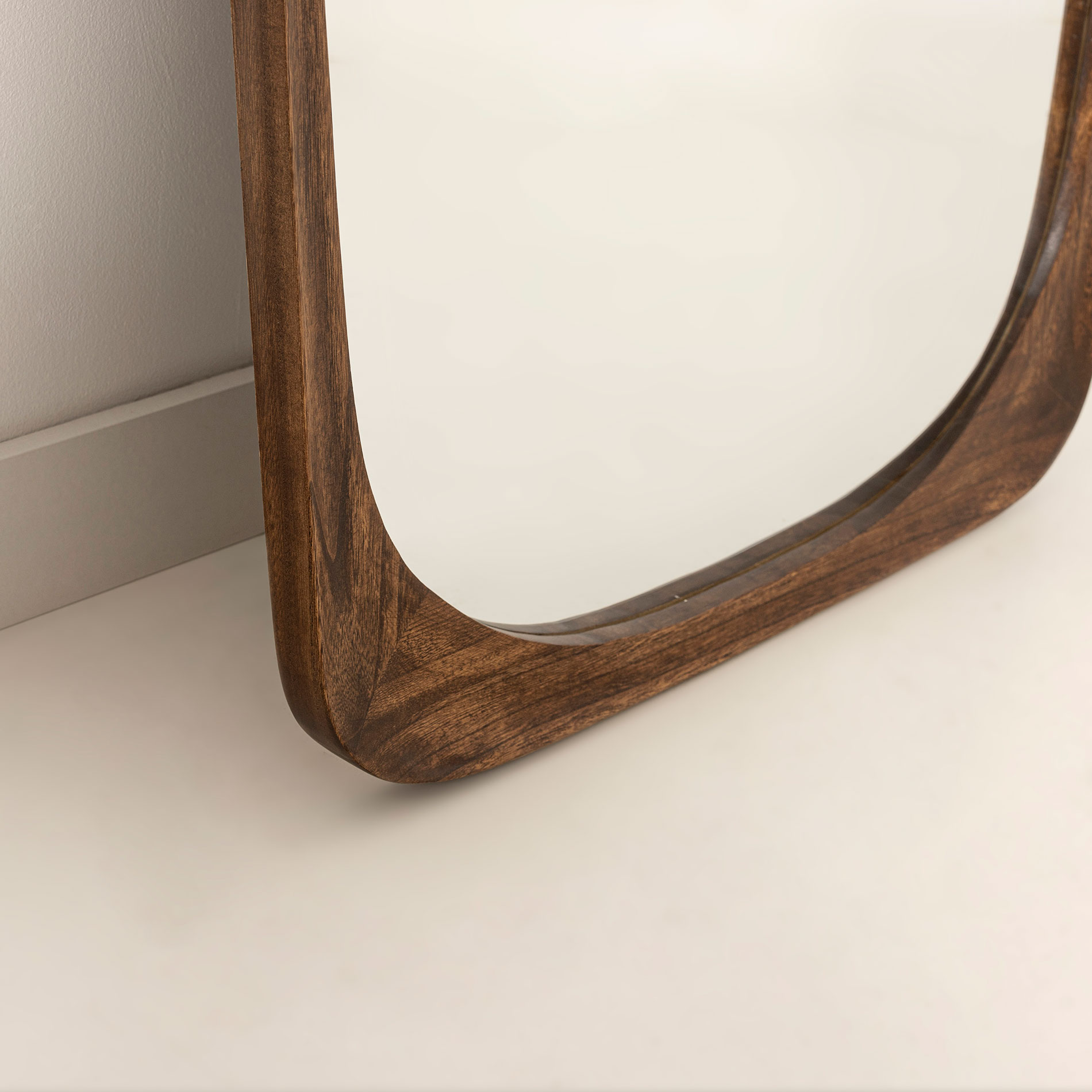 GDECO - ESPEJO PARED MADERA NOGAL 175*70 CM, ESQUINAS REDONDEADAS - Imagen 4