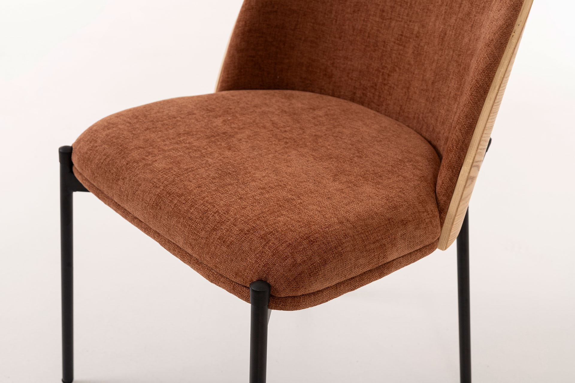 GDECO - SILLA INGRID 80*51*59 CM, ASIENTO CHAPA ROBLE CURVADO, TAPIZADO EN COLOR CALDERA Y PATAS METALICAS EN NEGRO, TEJIDO AQUACLEAN - Imagen 4