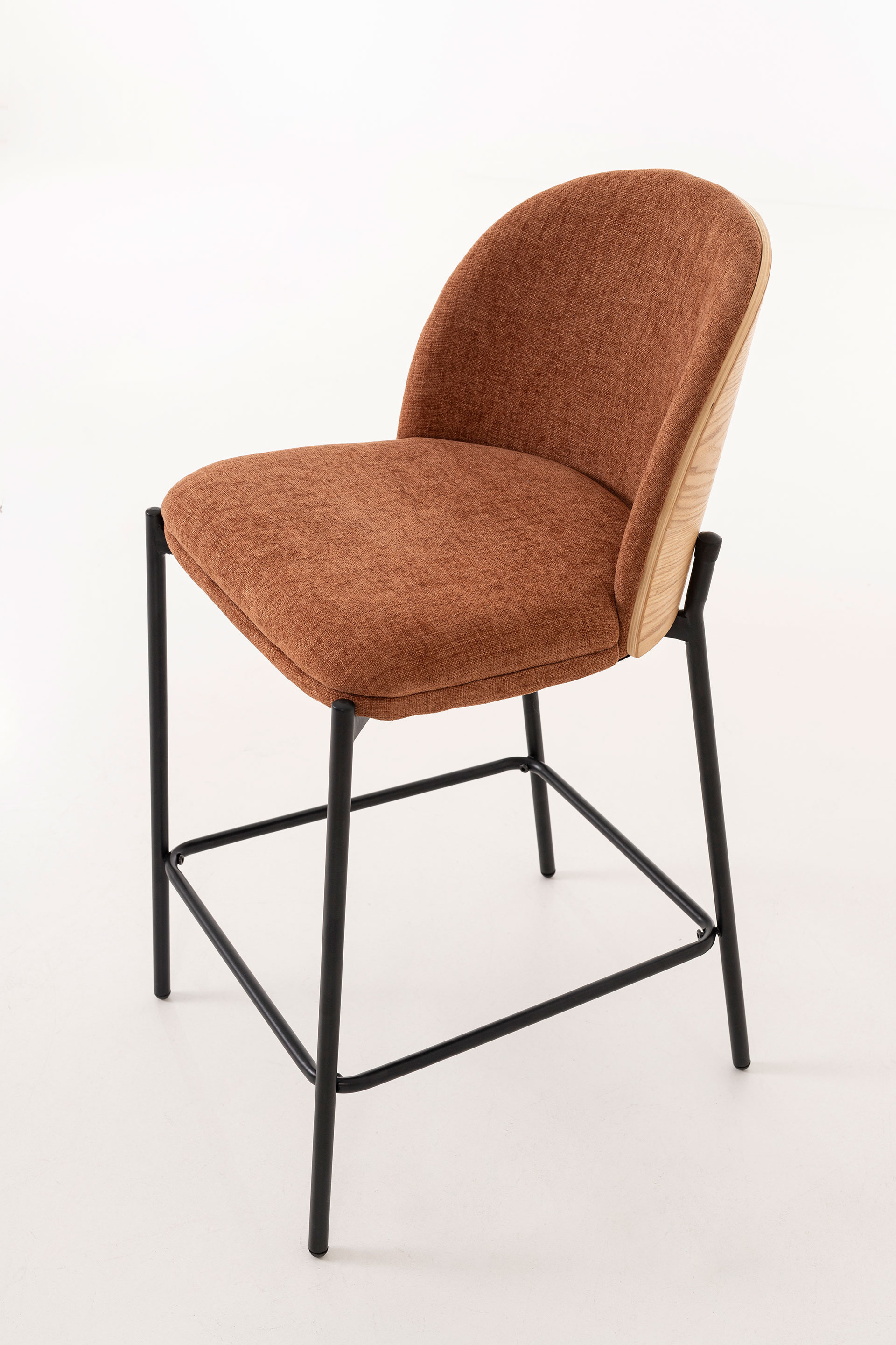 GDECO - TABURETE INGRID 90*51*59 CM, ASIENTO CHAPA ROBLE CURVADO, TAPIZADO EN COLOR CALDERA Y PATAS METALICAS EN NEGRO, TEJIDO AQUACLEAN - Imagen 4