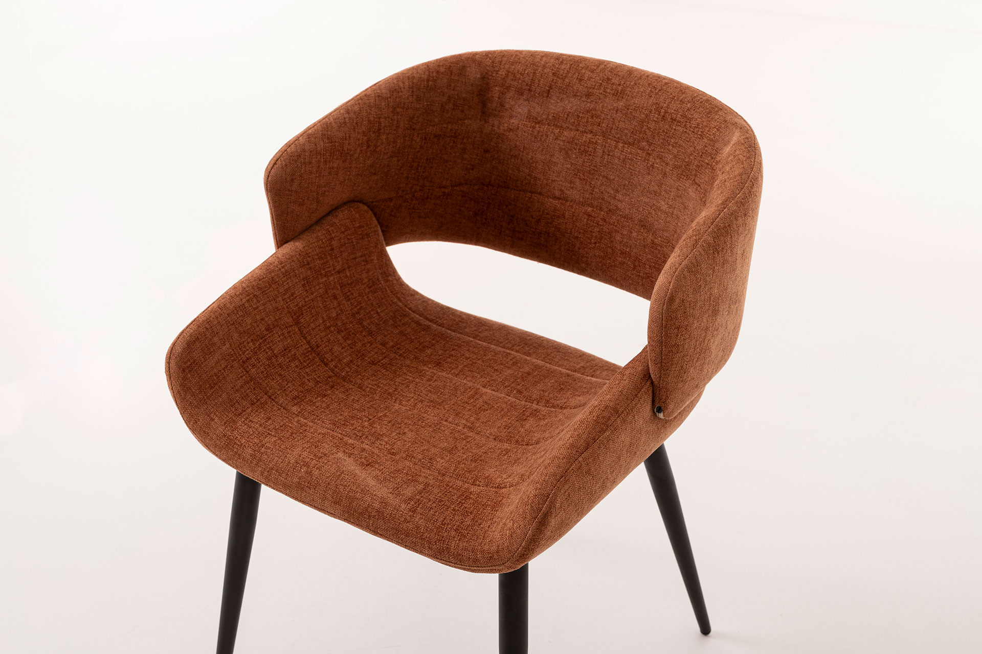 GDECO - SILLA GRETA 77*57*60 CM, ASIENTO CURVADO TAPIZADO CALDERA CON TELA IGNIFUGA Y EASYCLEAN Y PATAS METALICAS EN NEGRO - Imagen 4