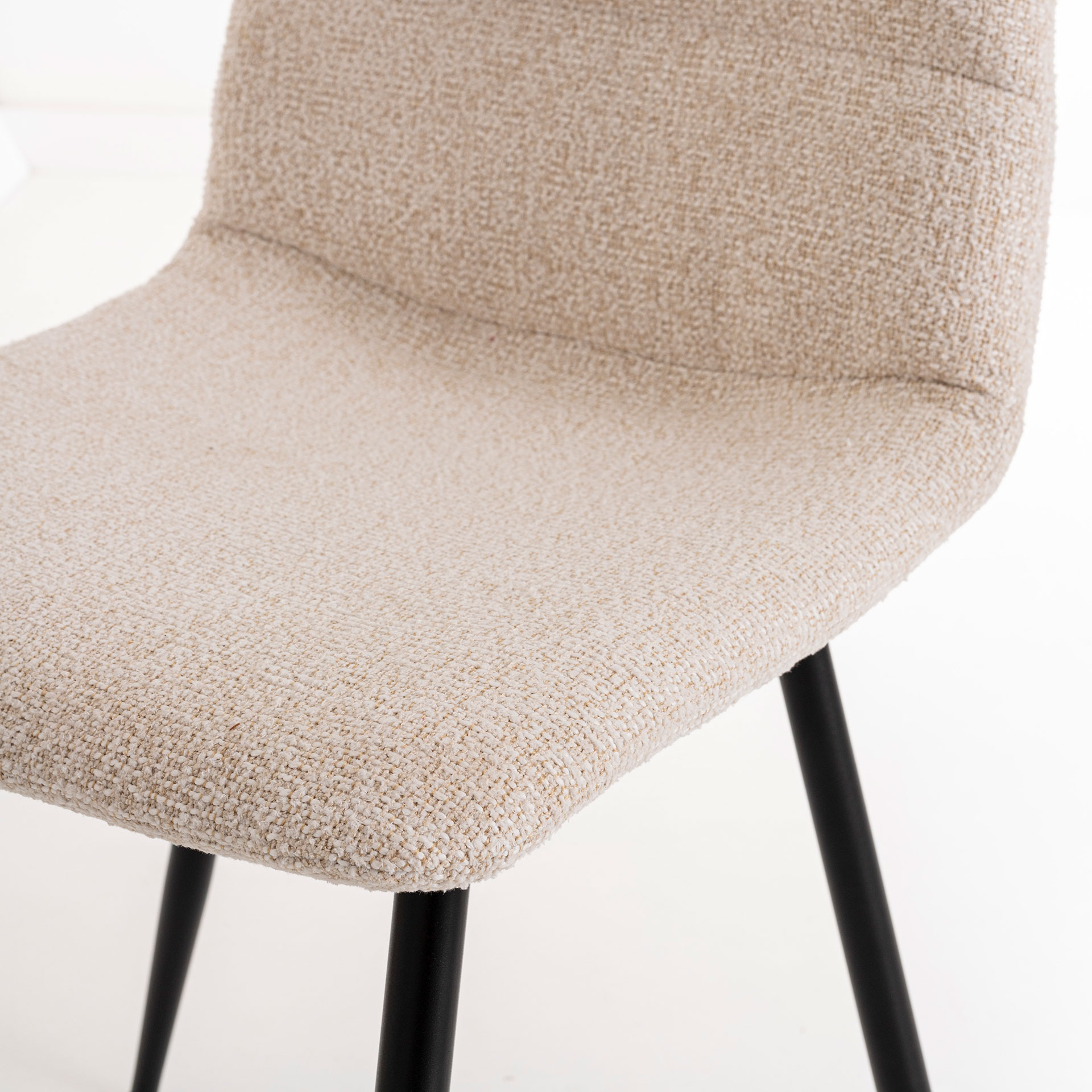 GDECO - SILLA EMMA. 90*44*55 CM, TAPIZADO ANTIMANCHAS IGNIFUGO COLOR BEIGE CLARO. PATAS METAL NEGRO PINTURA EPOXI - Imagen 4