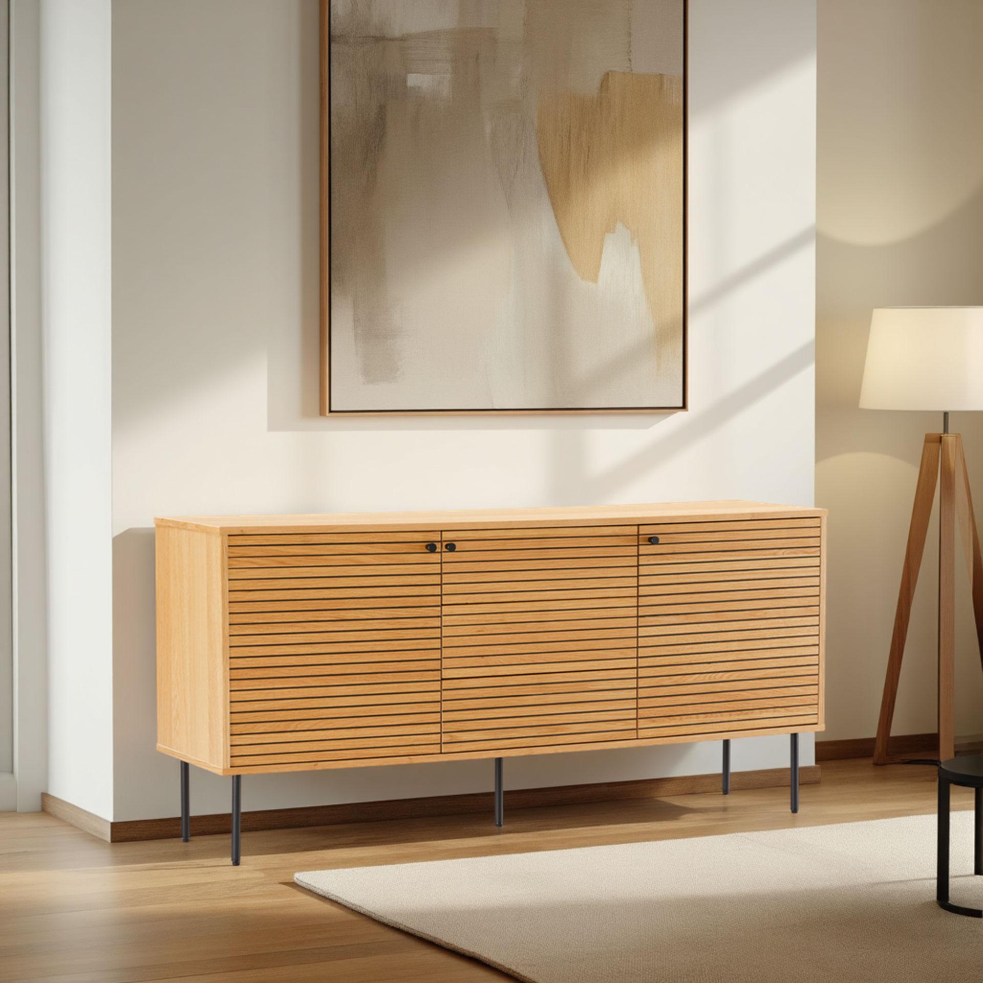 GDECO - APARADOR NELA. CHAPA DE ROBLE Y DM NEGRO. PATAS METAL NEGRO.