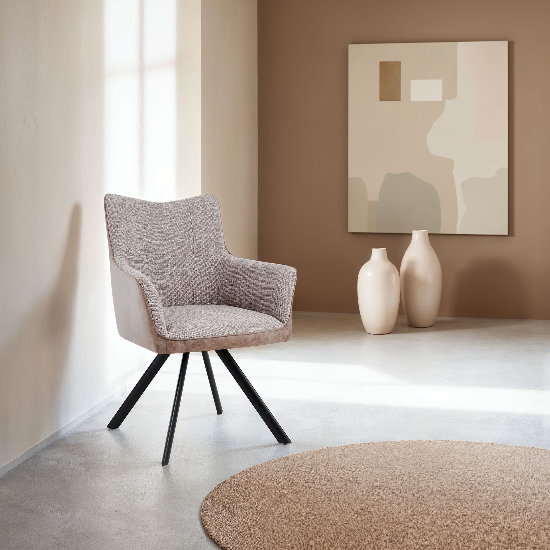 Alternative view of GDECO - SILLON LEIA, ASIENTO GIRATORIO 360º CON RETORNO. TAPIZADO BEIGE Y MARRON TIERRA ANTIMANCHAS, PATAS METAL NEGRO