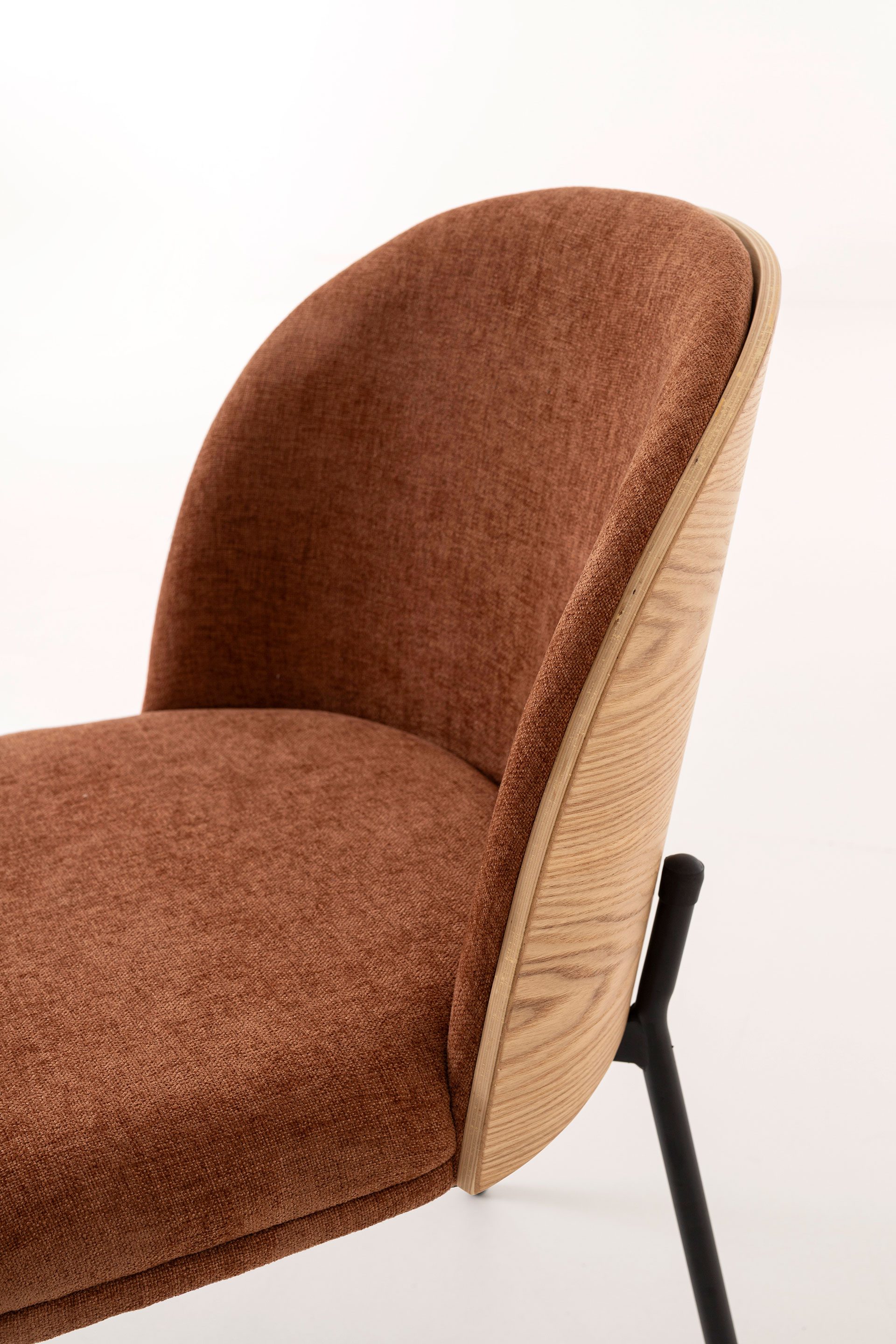 Alternative view of GDECO - SILLA INGRID 80*51*59 CM, ASIENTO CHAPA ROBLE CURVADO, TAPIZADO EN COLOR CALDERA Y PATAS METALICAS EN NEGRO, TEJIDO AQUACLEAN