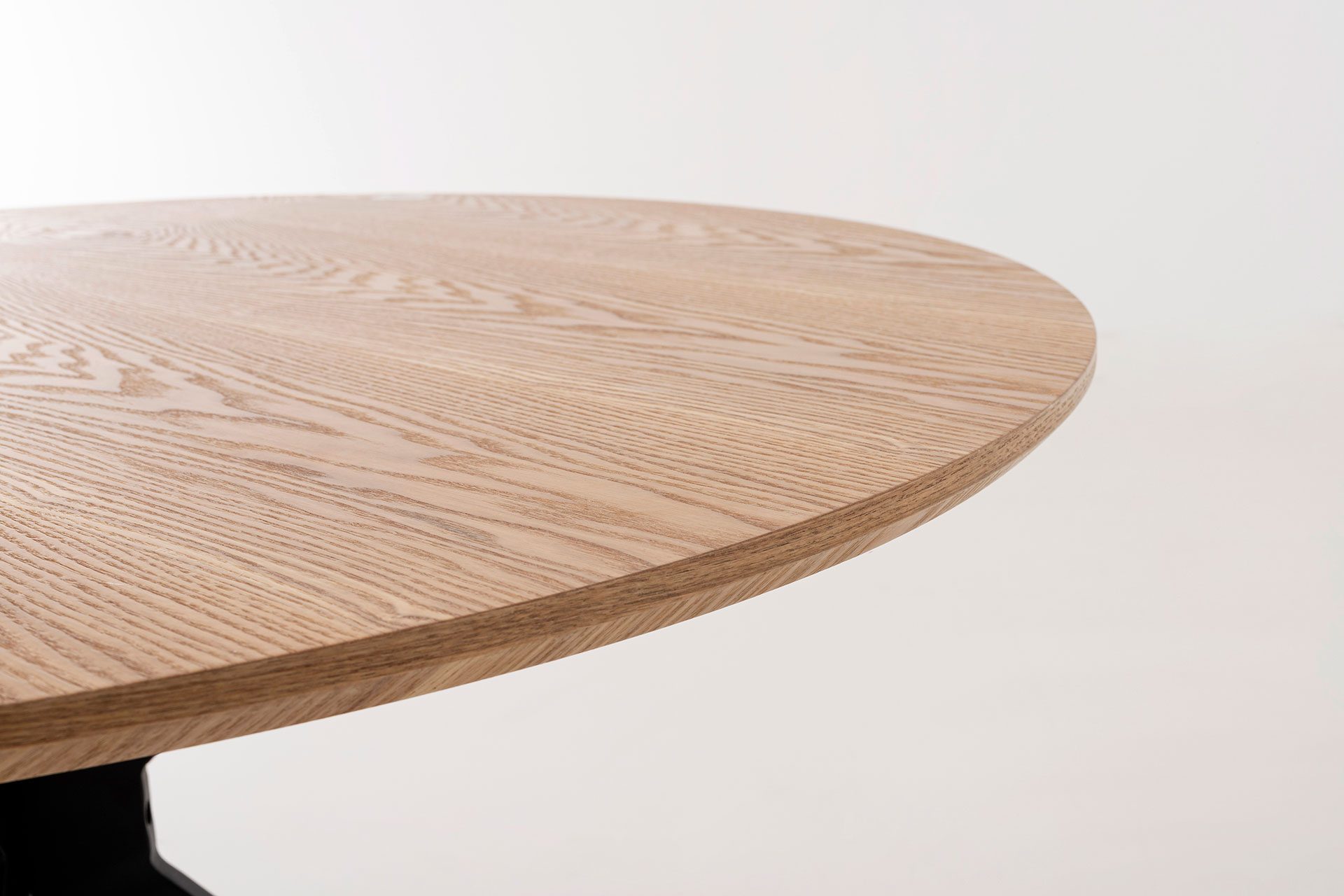 Alternative view of GDECO - MESA COMEDOR TAPA REDONDA 120*120*75CM, TAPA CHAPA ROBLE, PIE METAL NEGRO