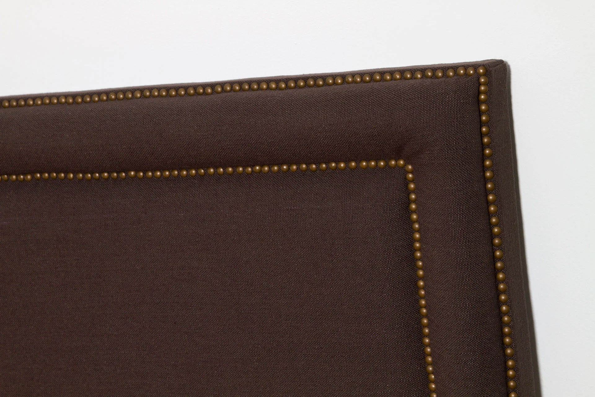 Alternative view of GDECO - PARA CAMA 180 CM -CABECERO TACHA DOBLE DORADA. TELA LINO MONET CHOCOLATE