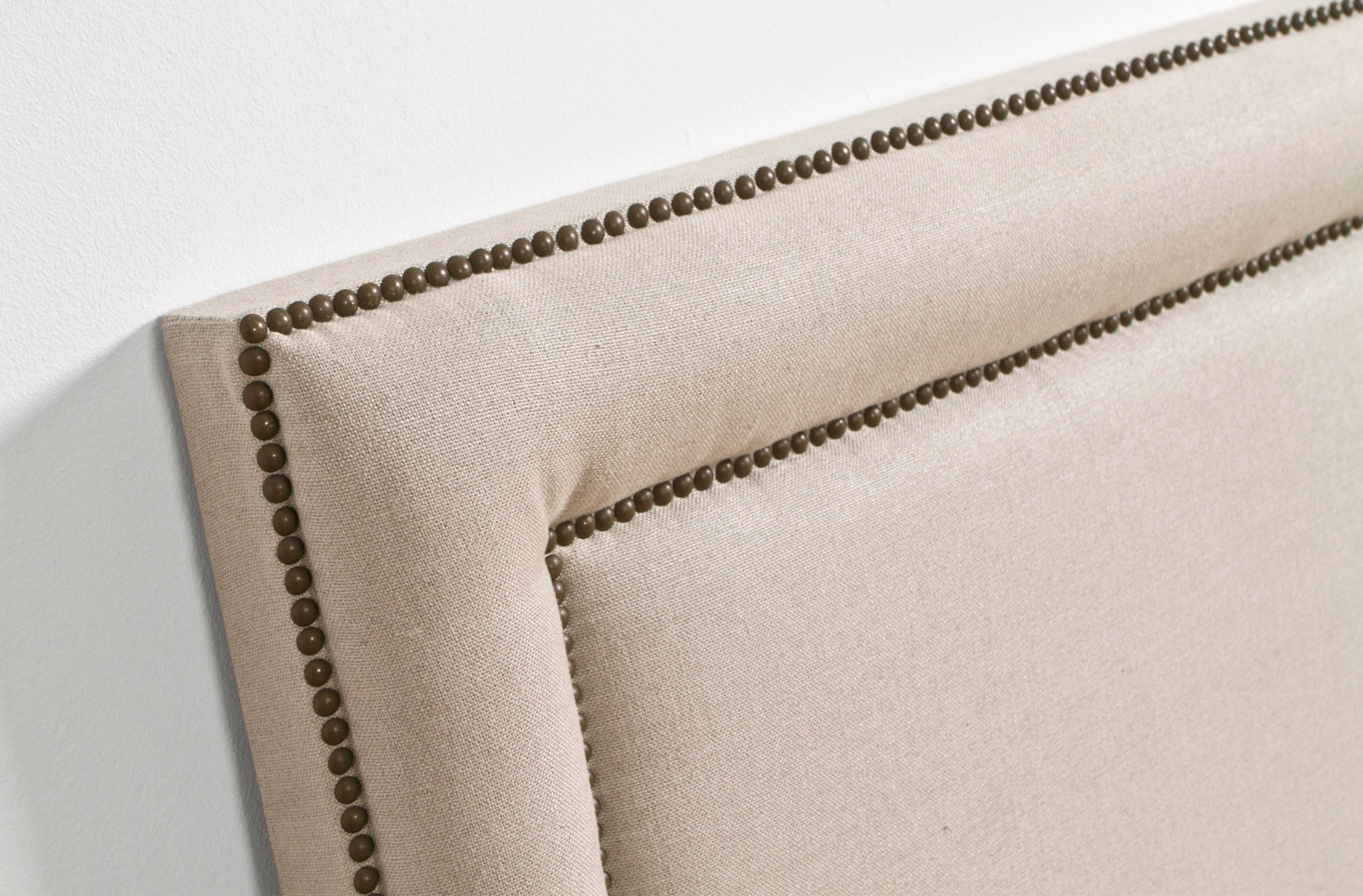 Alternative view of GDECO - PARA CAMA 135-140 CM -CABECERO TACHA DOBLE DORADA. TELA LINO MONET NATURAL