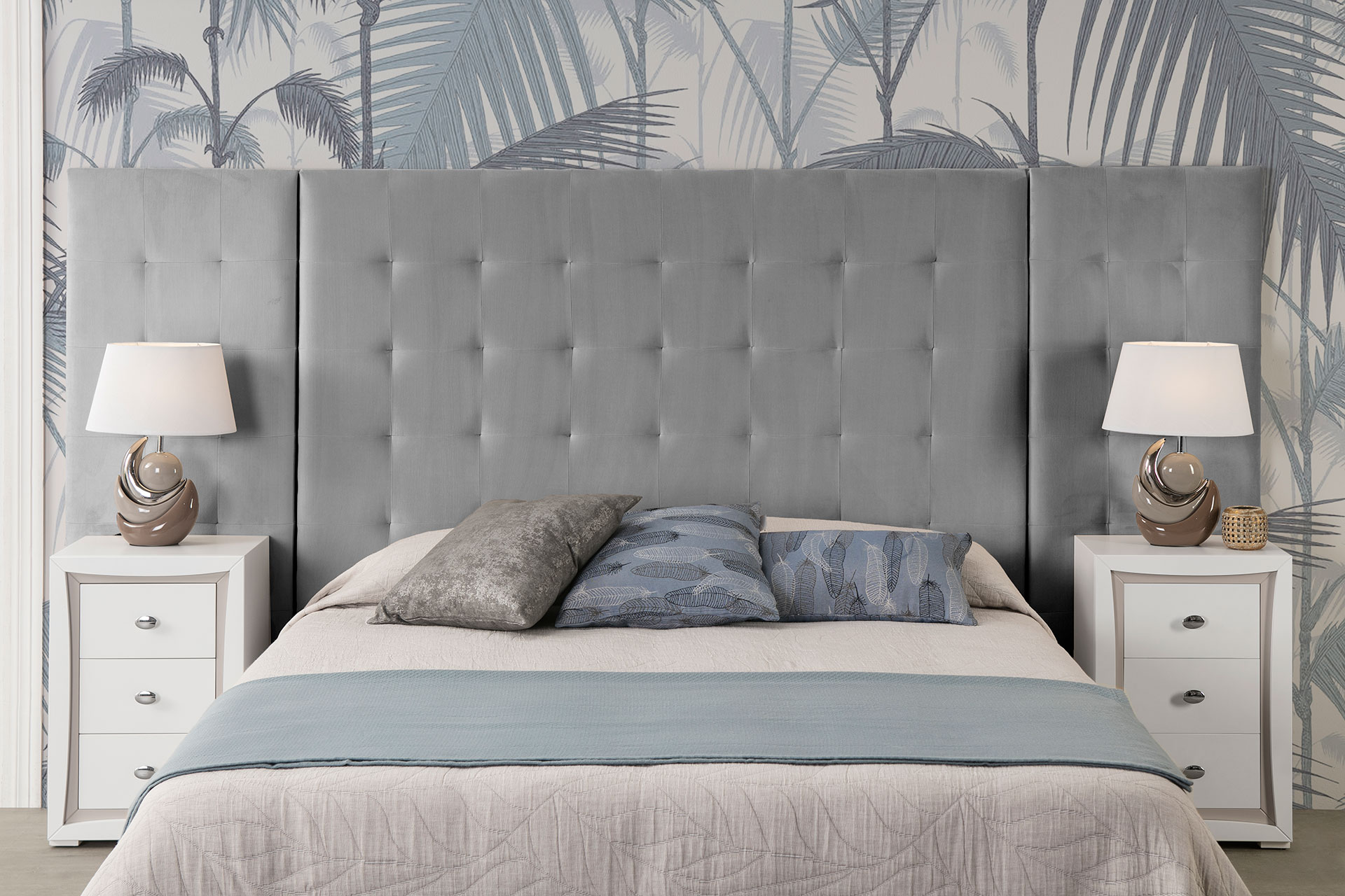 Alternative view of GDECO - CABECERO CAPITONÉ CUADRADO CON MODULOS LATERALES. TERCIOPELO PLATA. CAMA 135 y 140 CM