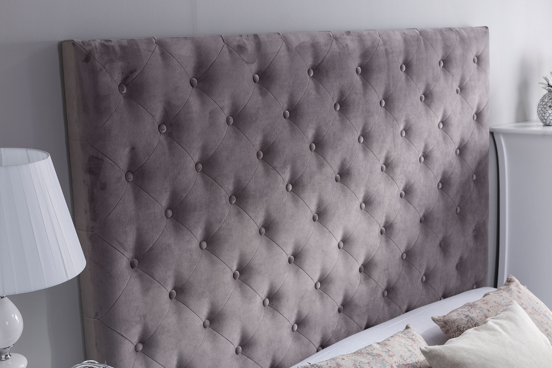 Alternative view of GDECO - CABECERO CAPITONE ROMBO, TERCIOPELO PLATA. PARA CAMA 135-140 CM. (ALTURA 120 CM)