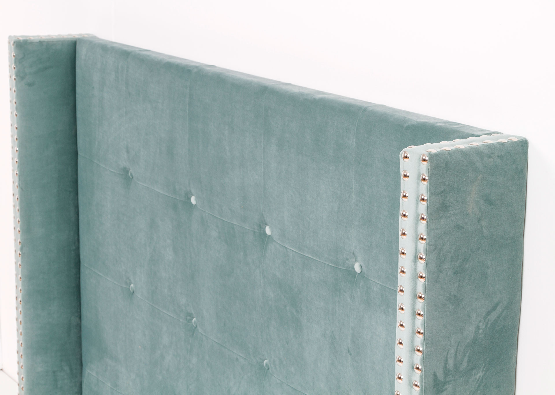 GDECO - CABECERO CAPITONÉ CUADRADO, OREJAS CON TACHA. TERCIOPELO TURQUESA. PARA CAMA 135-140 CM