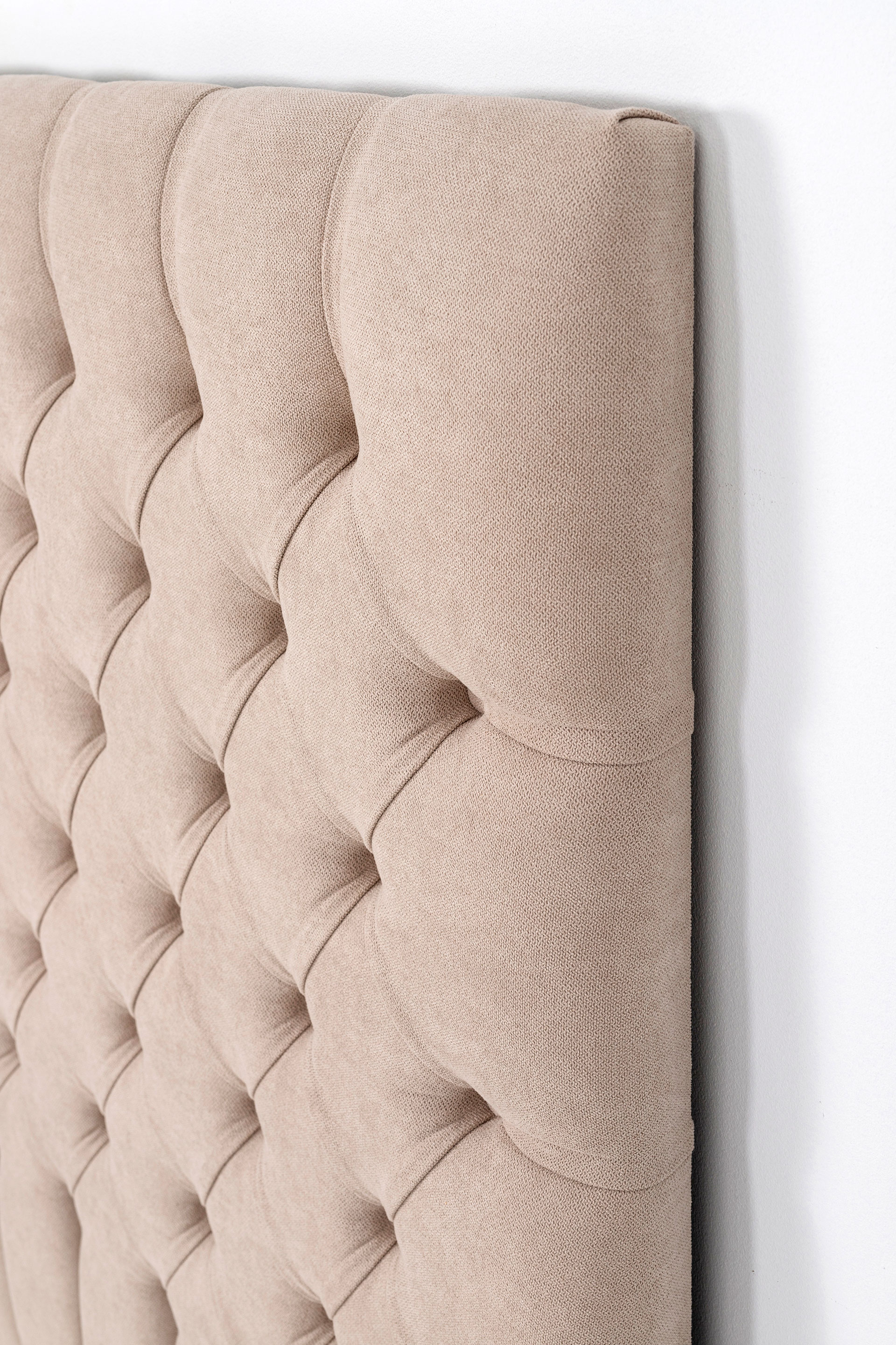 Alternative view of GDECO - CABECERO CAPITONÉ ROMBO BOTONES HUNDIDOS. ALTURA 140 cm, ANCHO 160 cm. TERCIOPELO BLANCO