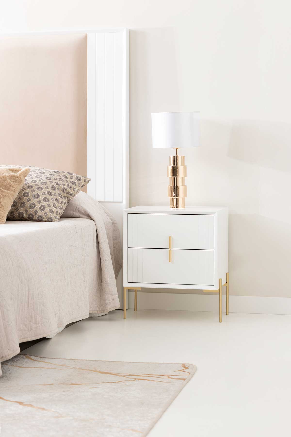 Alternative view of GDECO - MESITA MILAN LACADA 2 CAJONES. GUIA FRENO 59*48*34 CM