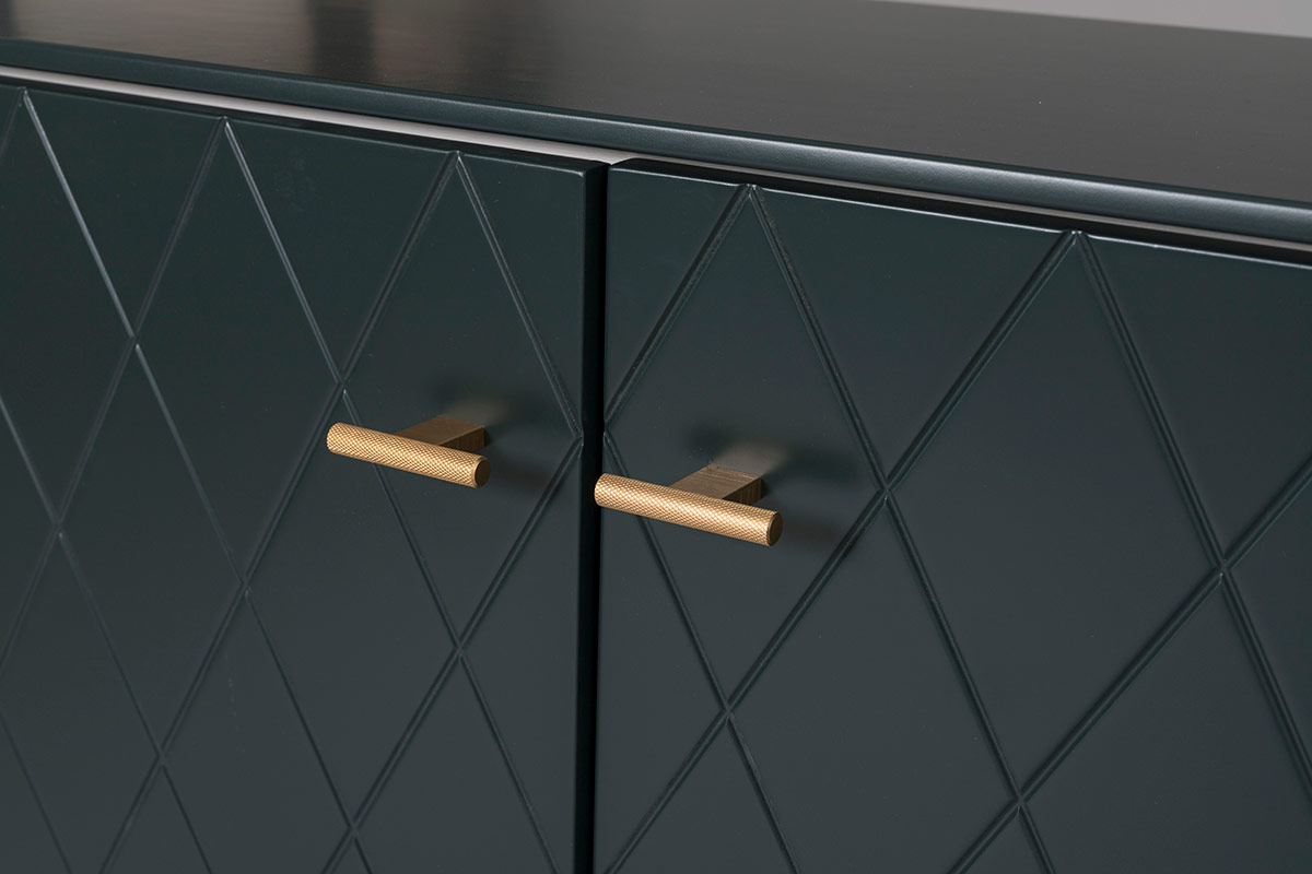 Alternative view of GDECO - APARADOR 3 PUERTAS. COLECCIÓN DIAMOND. LACADA VERDE OSCURO, ZOCALO NEGRO GRAFITO. VISAGRA CON FRENO.