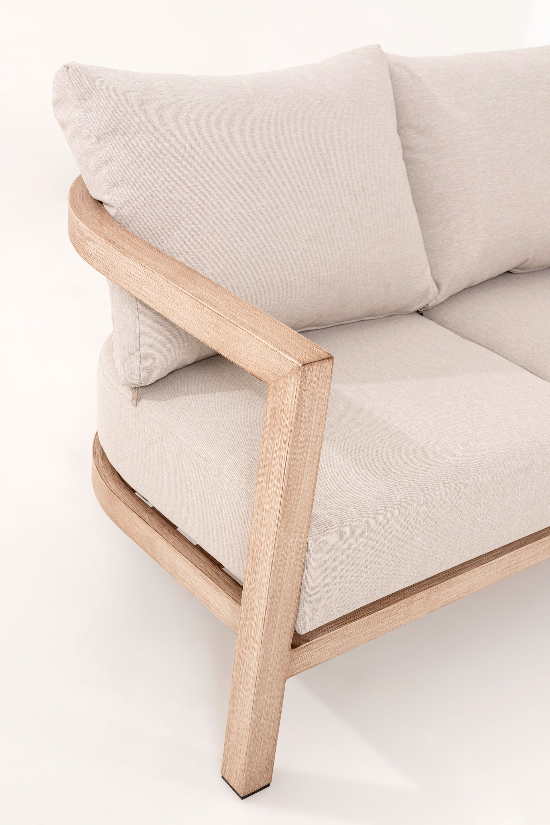 Alternative view of GDECO - Set sofás exterior y mesa de centro Ava, 5 personas. Aluminio efecto metal y tejido beige